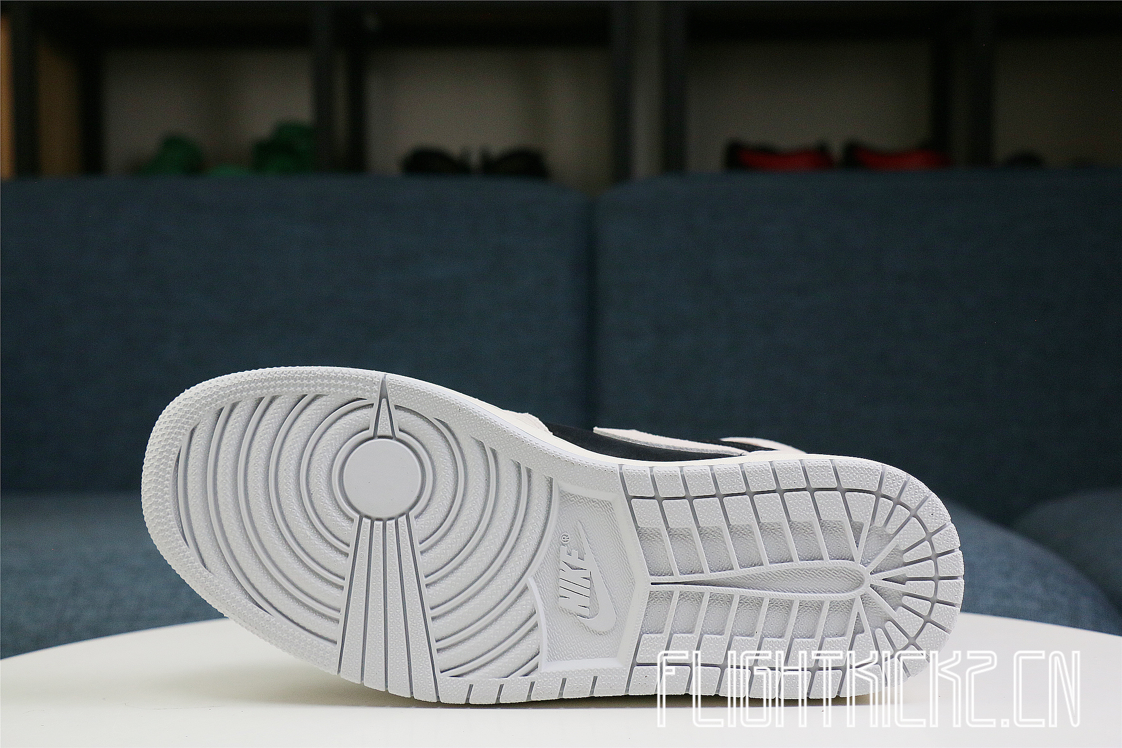 Air Jordan 1 Retro High OG Grey Crimson 2019