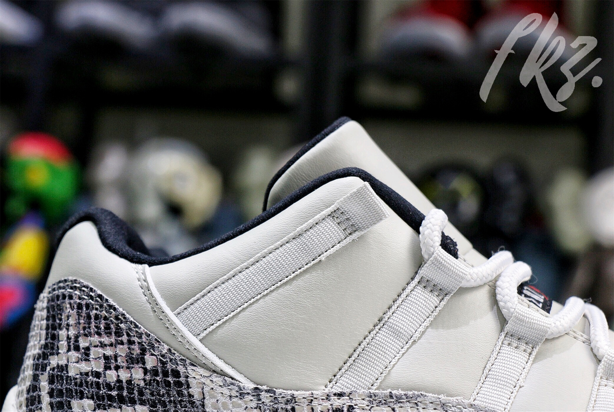 Air Jordan 11 Retro Low Snakeskin Light Bone