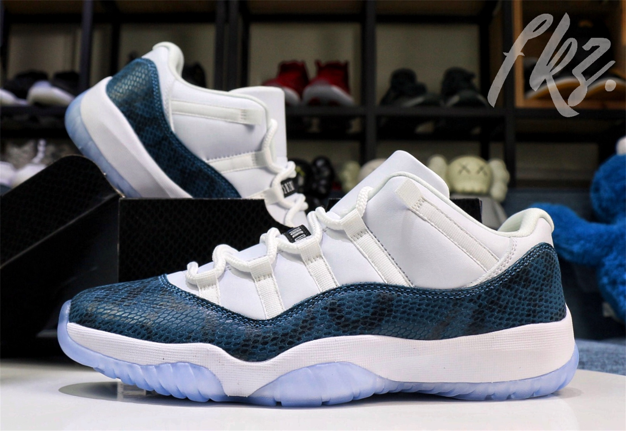 Air Jordan 11 Retro Low Le Snakeskin Blue 2019