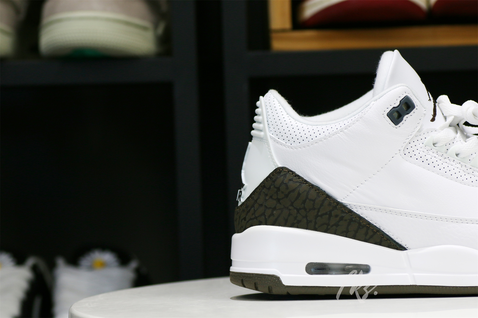 Air Jordan 3 Retro Mocha 2018