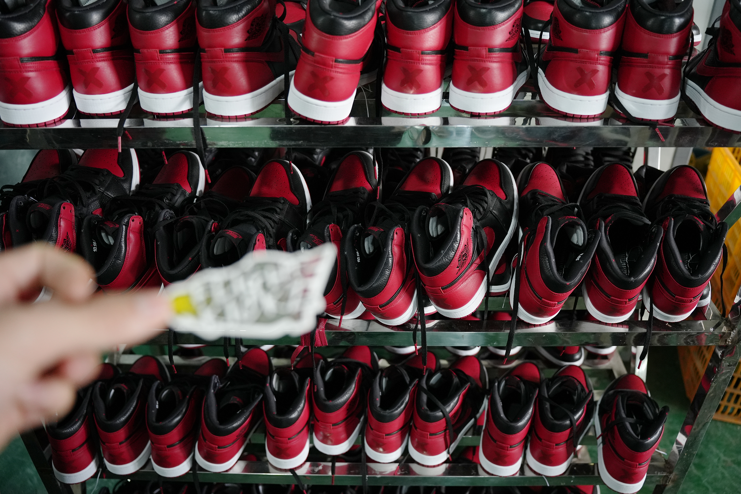 Air Jordan 1 OG Banned/Bred 2011 (LN5 A1 ,Deadstock,with tiny Flaws)