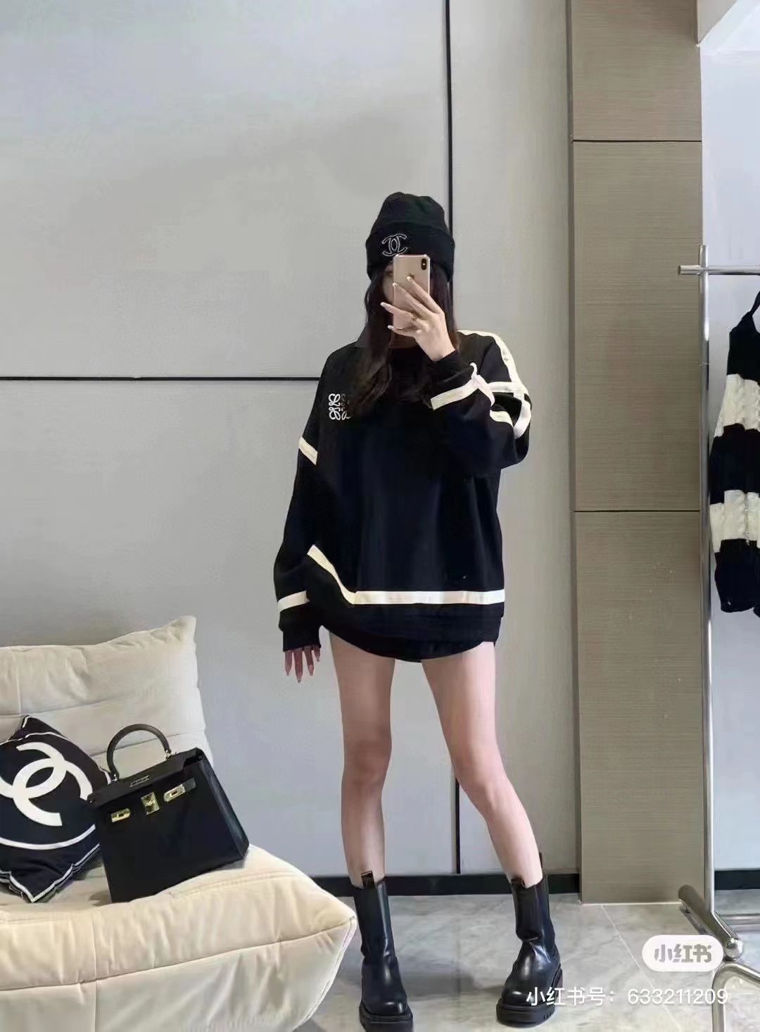 LOEVVE 22FW Ribbon Embroidered Crew Neck Sweater