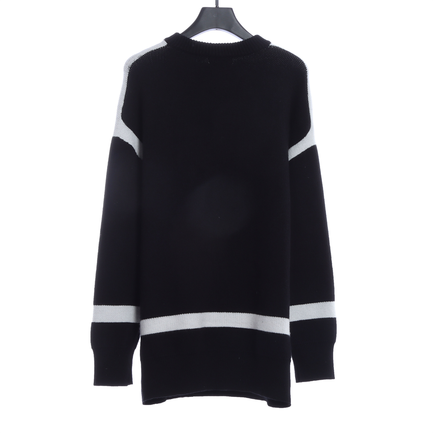 LOEVVE 22FW Ribbon Embroidered Crew Neck Sweater
