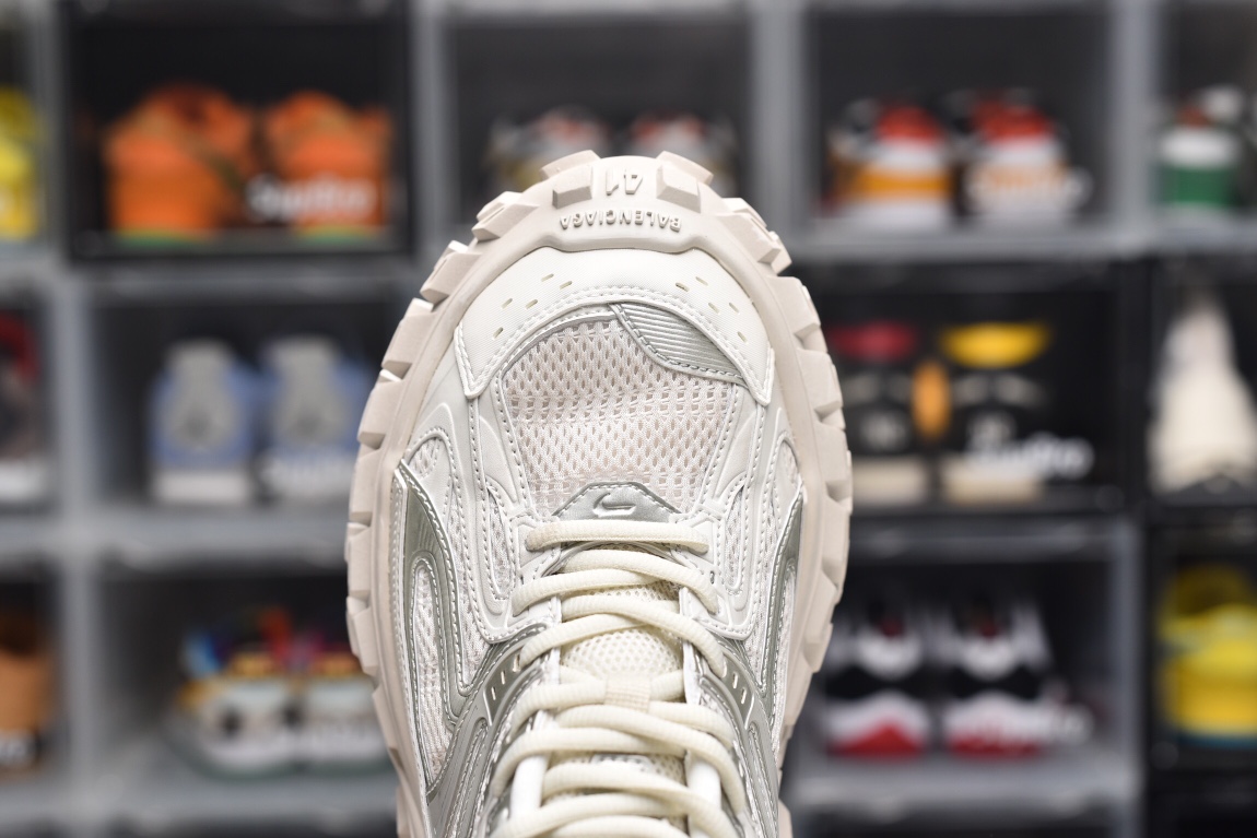 Balenciag* Defender Beige