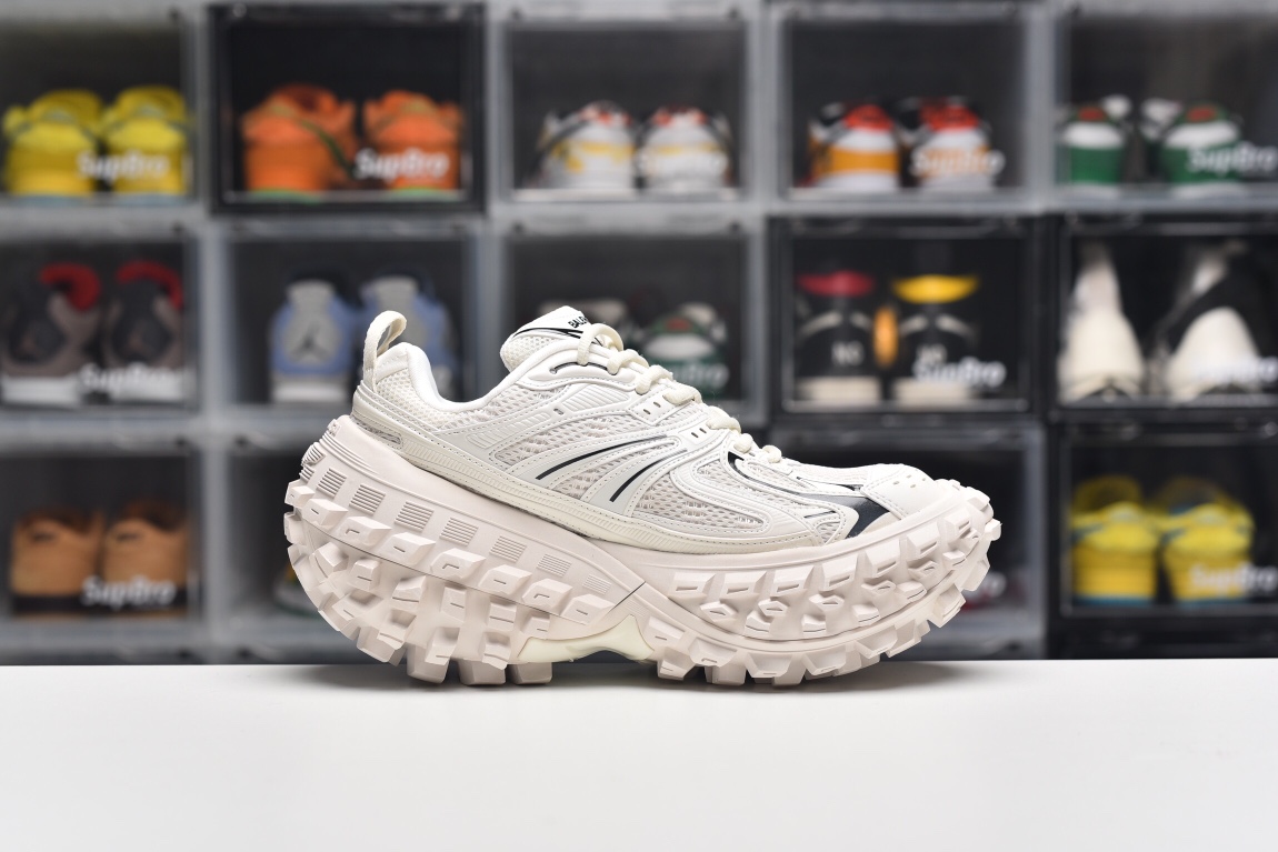 Balenciag* Defender black & white