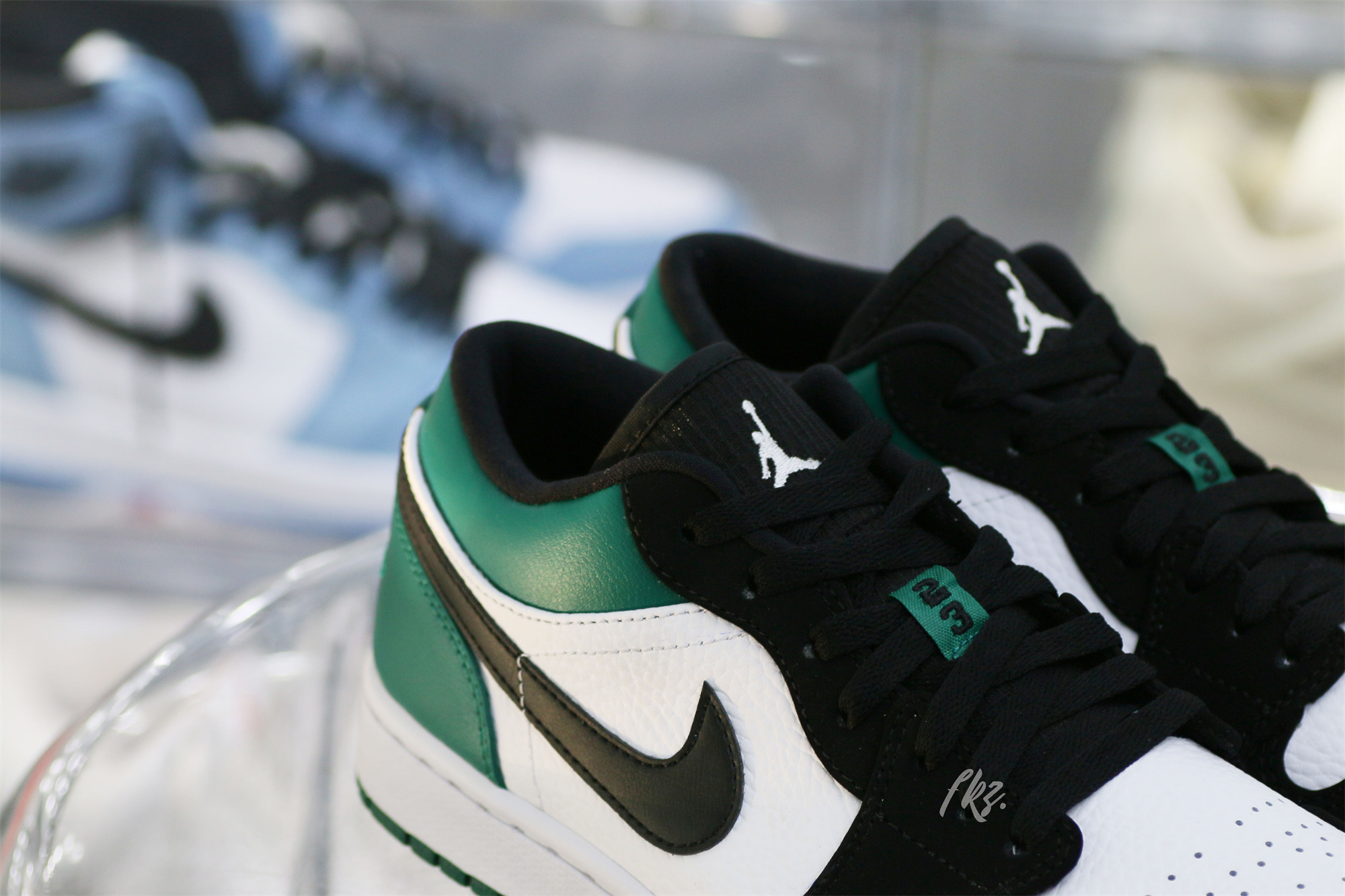 Air Jordan 1 Low Mystic Green 2019