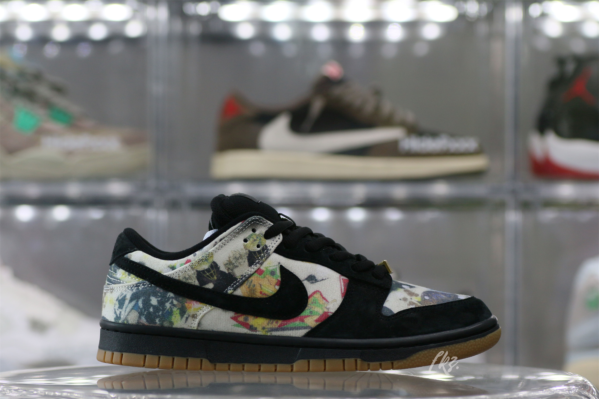 Supreme x Nike SB Dunk Low 2023
