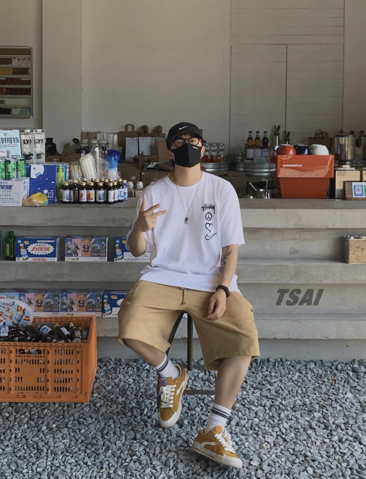 Nike Stuart co-signed the Love letter pattern short sleeves