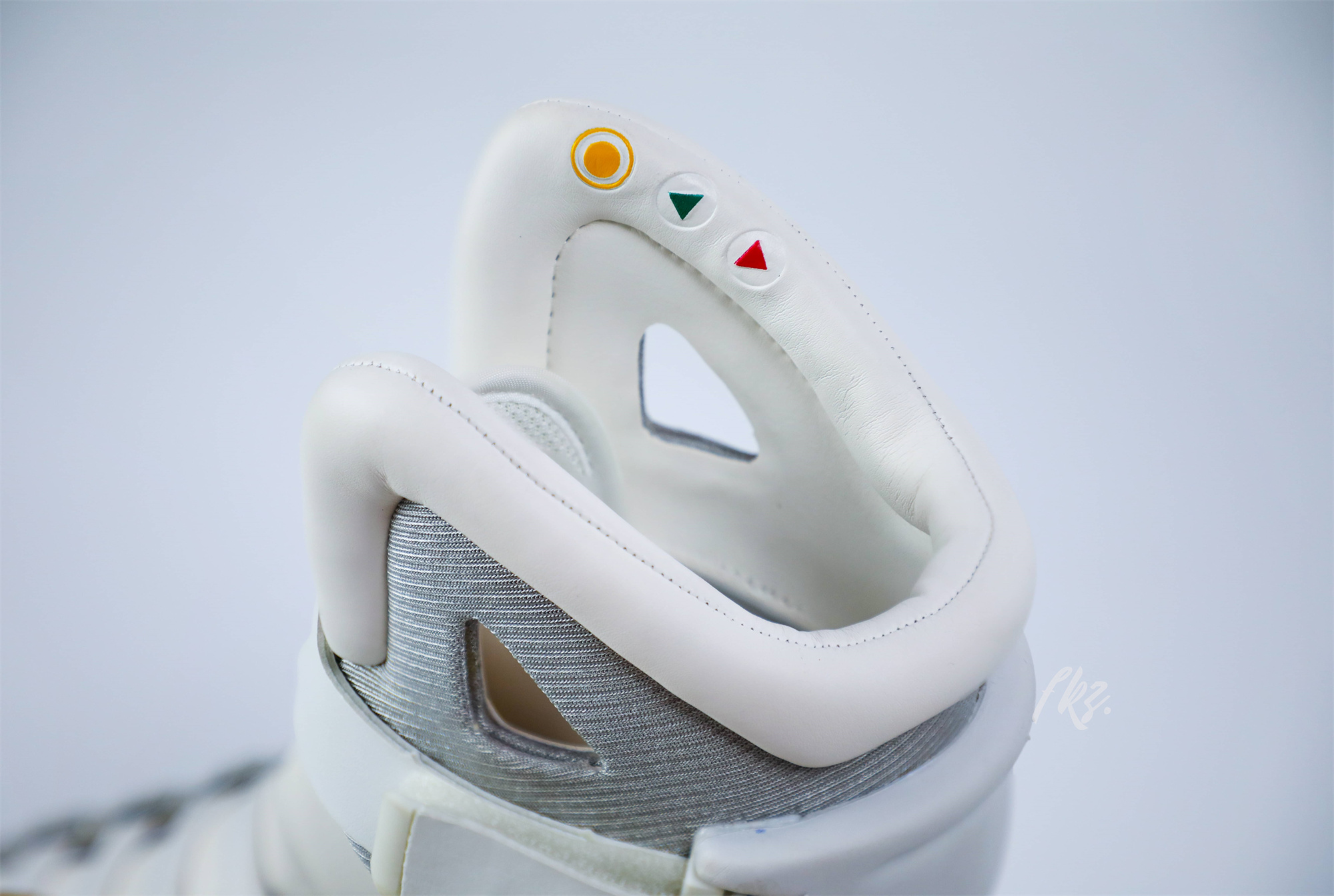 Nike MAG Back To The Future (2016)