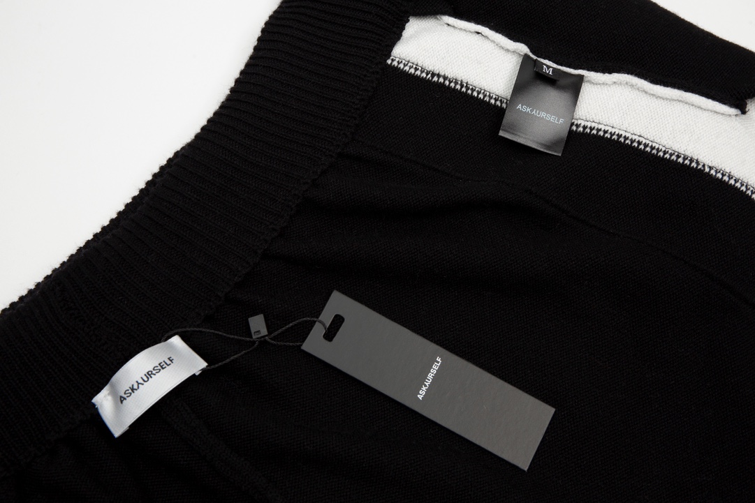 Letter A black and white striped knitted shorts