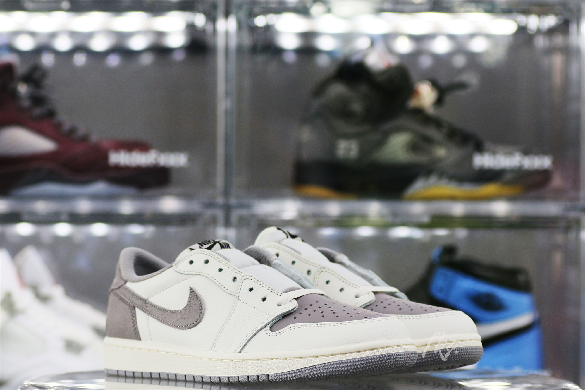 Air Jordan 1 Low OG Atmosphere Grey 2023