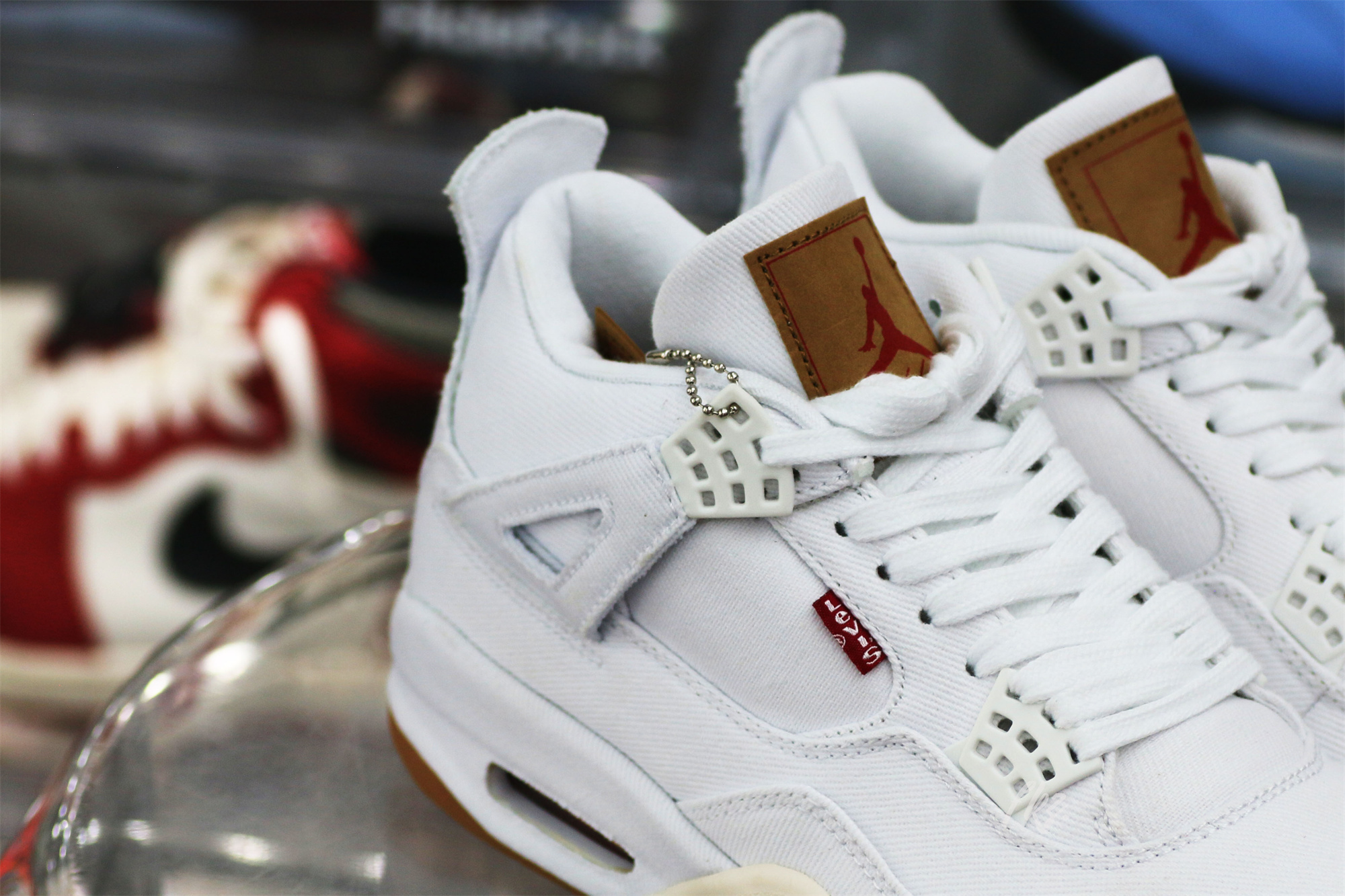 Air Jordan 4 Retro Levi’s White (Levi’s Tag)
