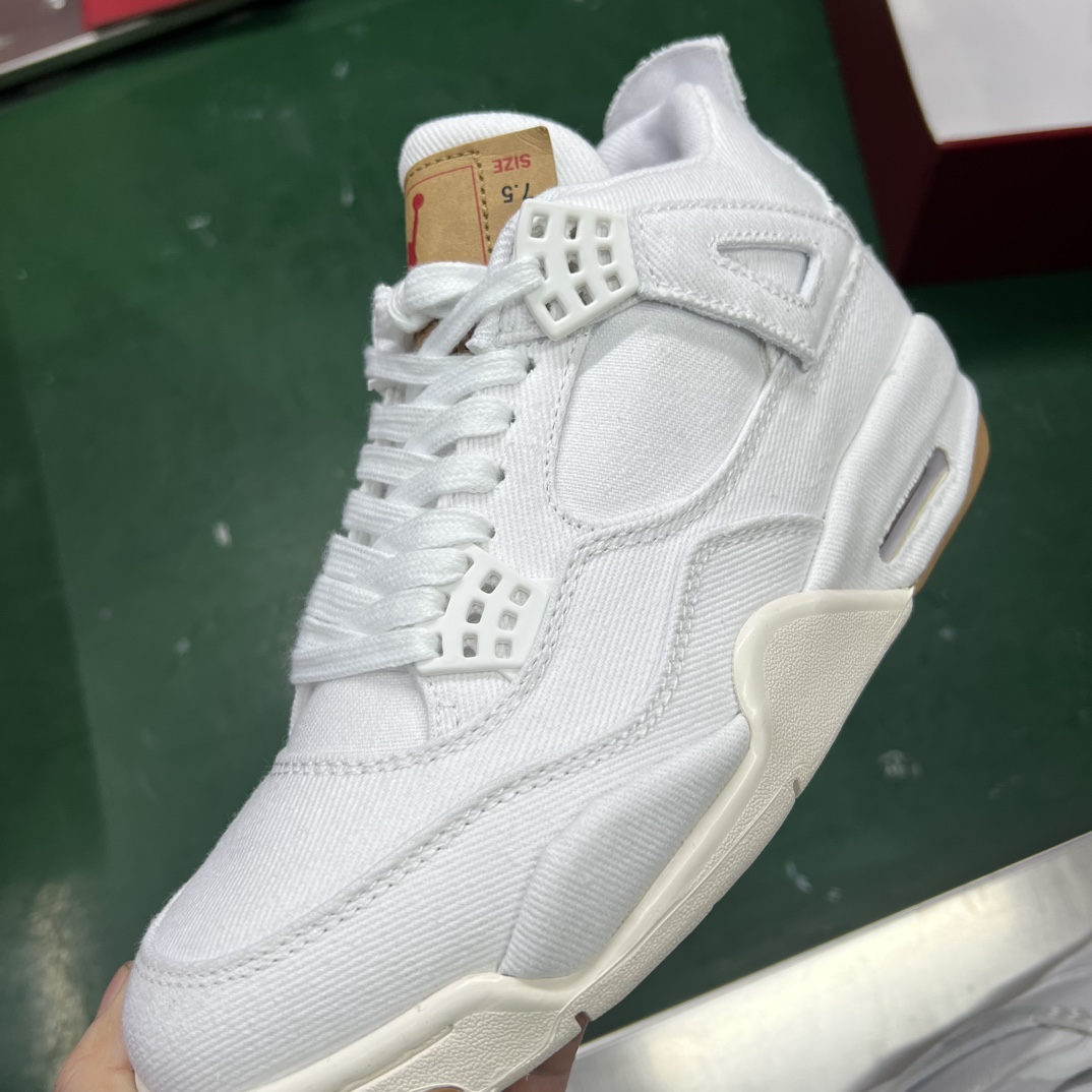 Air Jordan 4 Retro Levi’s White (Levi’s Tag)