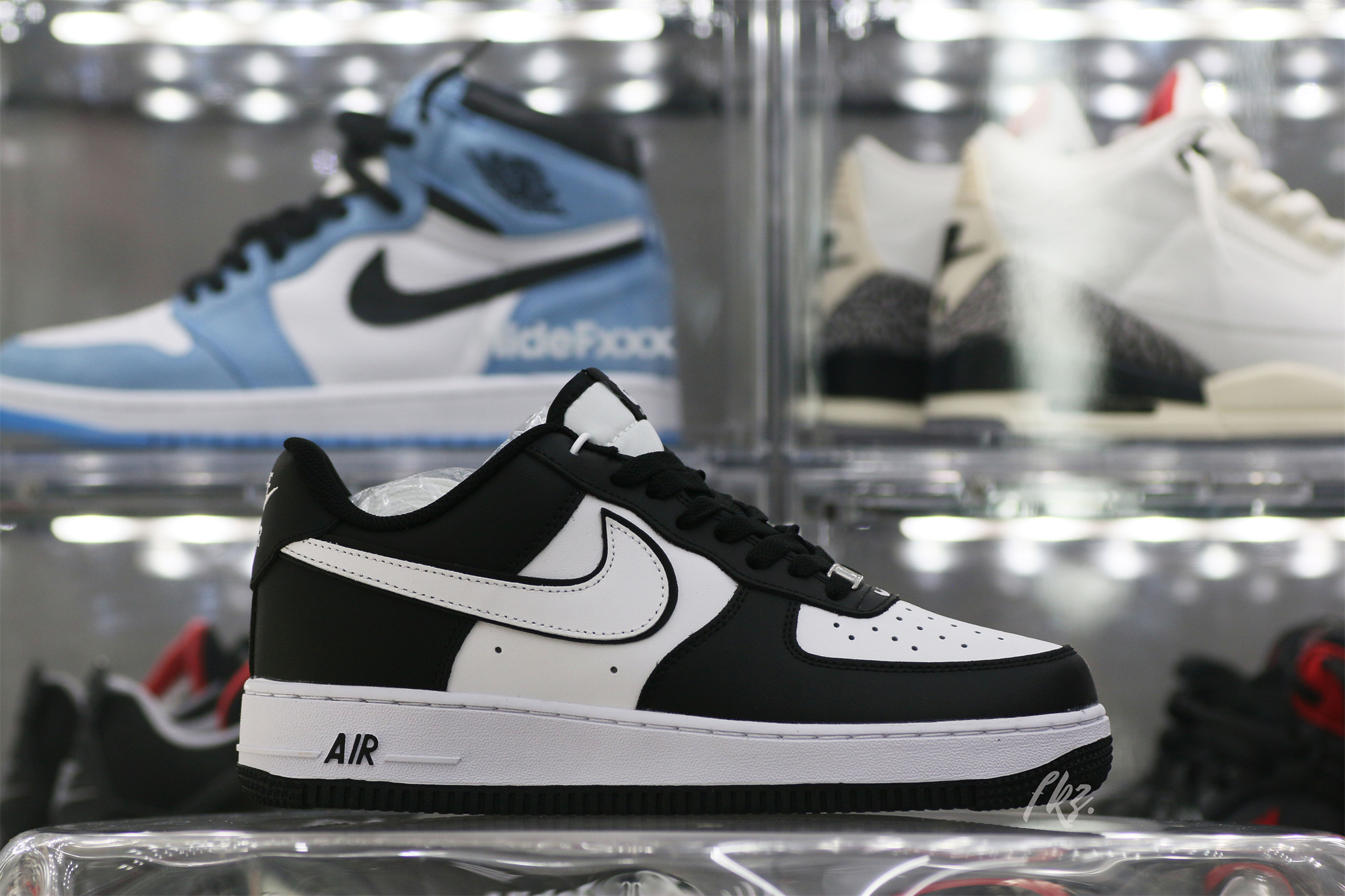 Nike Air Force 1 ’07 Low White Swoosh Panda