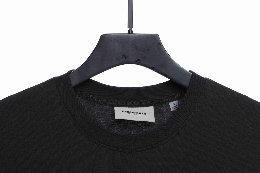 Essentials back silicone letter short sleeve