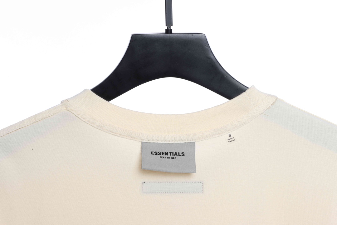 Essentials back silicone letter short sleeve