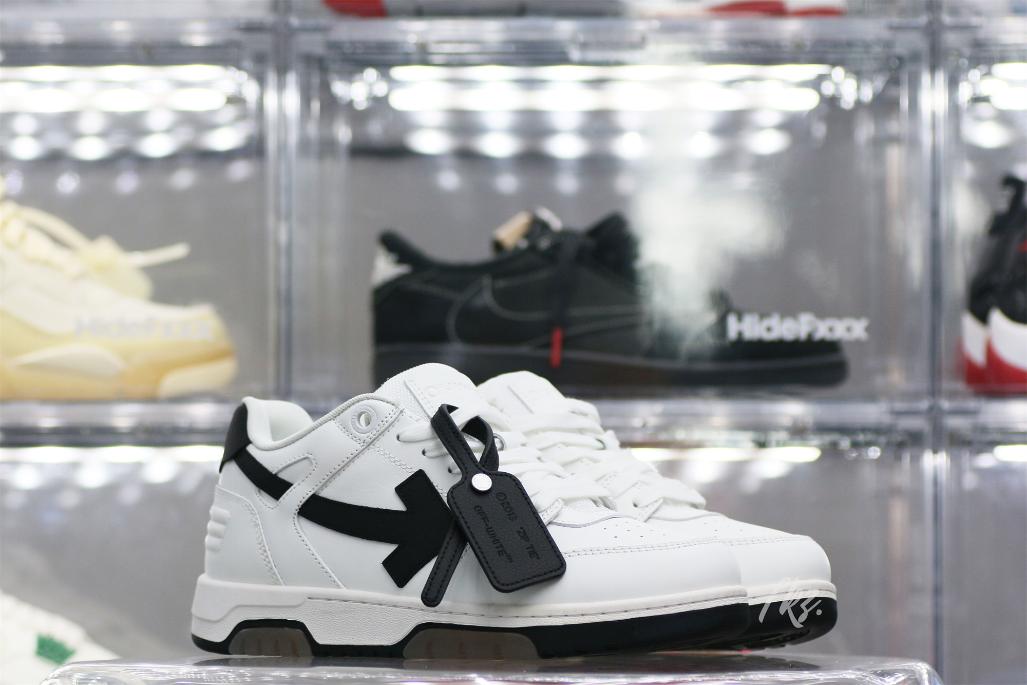 OFF-WHITE White & Black ‘Out Of Office’ Sneakers