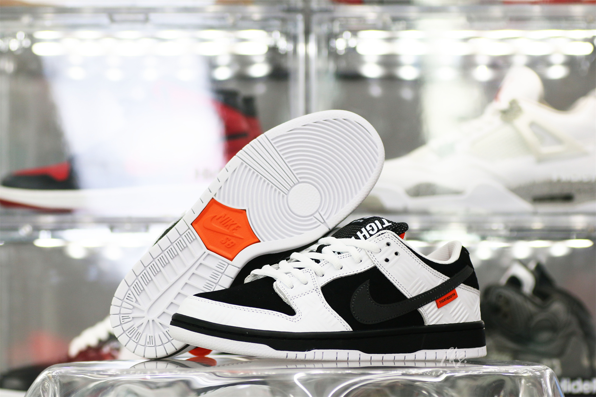 Nike SB Dunk Low TIGHTBOOTH