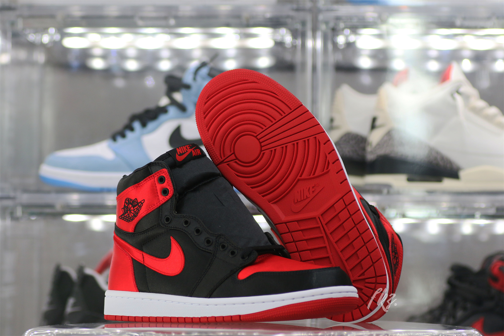 Jordan 1 Retro Satin Bred/Banned 2023 (LN5 A1)