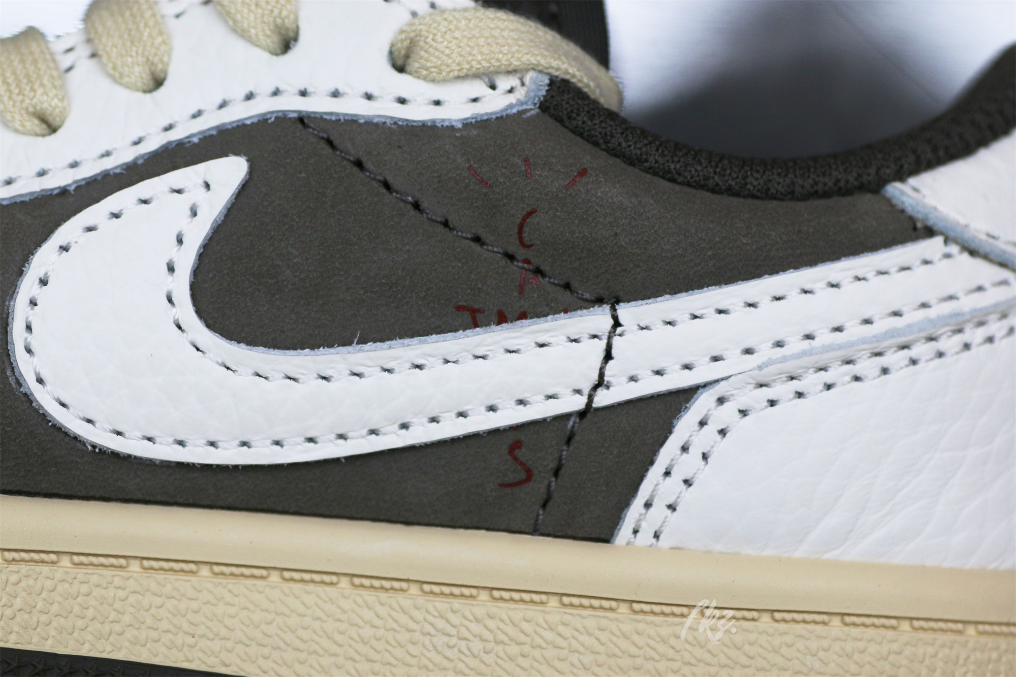 Travis Scott x Jordan 1 Retro Low OG SP Reverse Mocha Kid (LN5 A1)