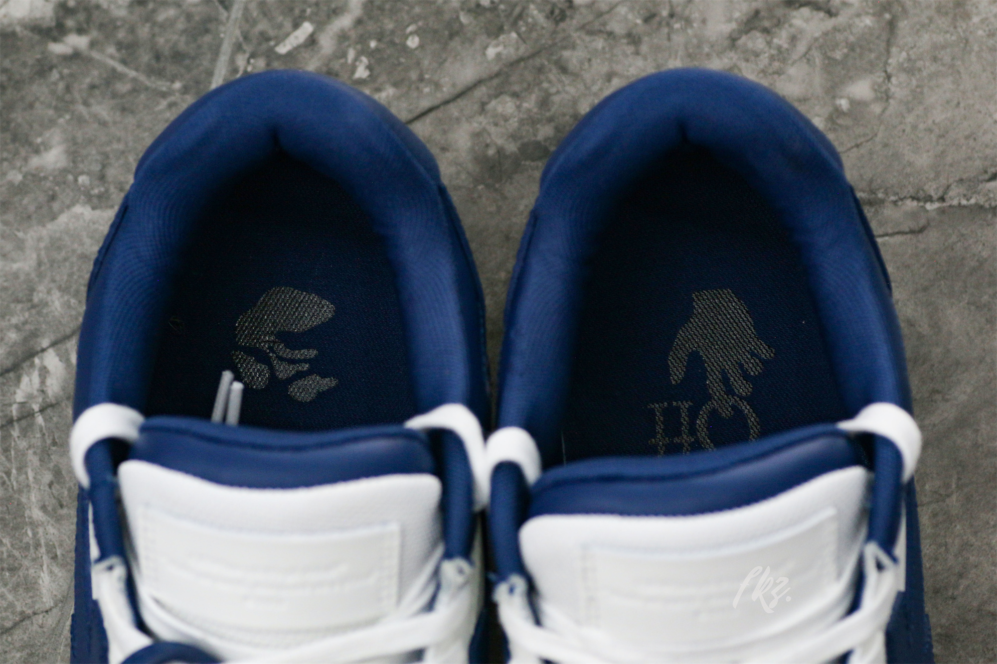 OFF-WHITE White & Navy Out Of Office Sneakers