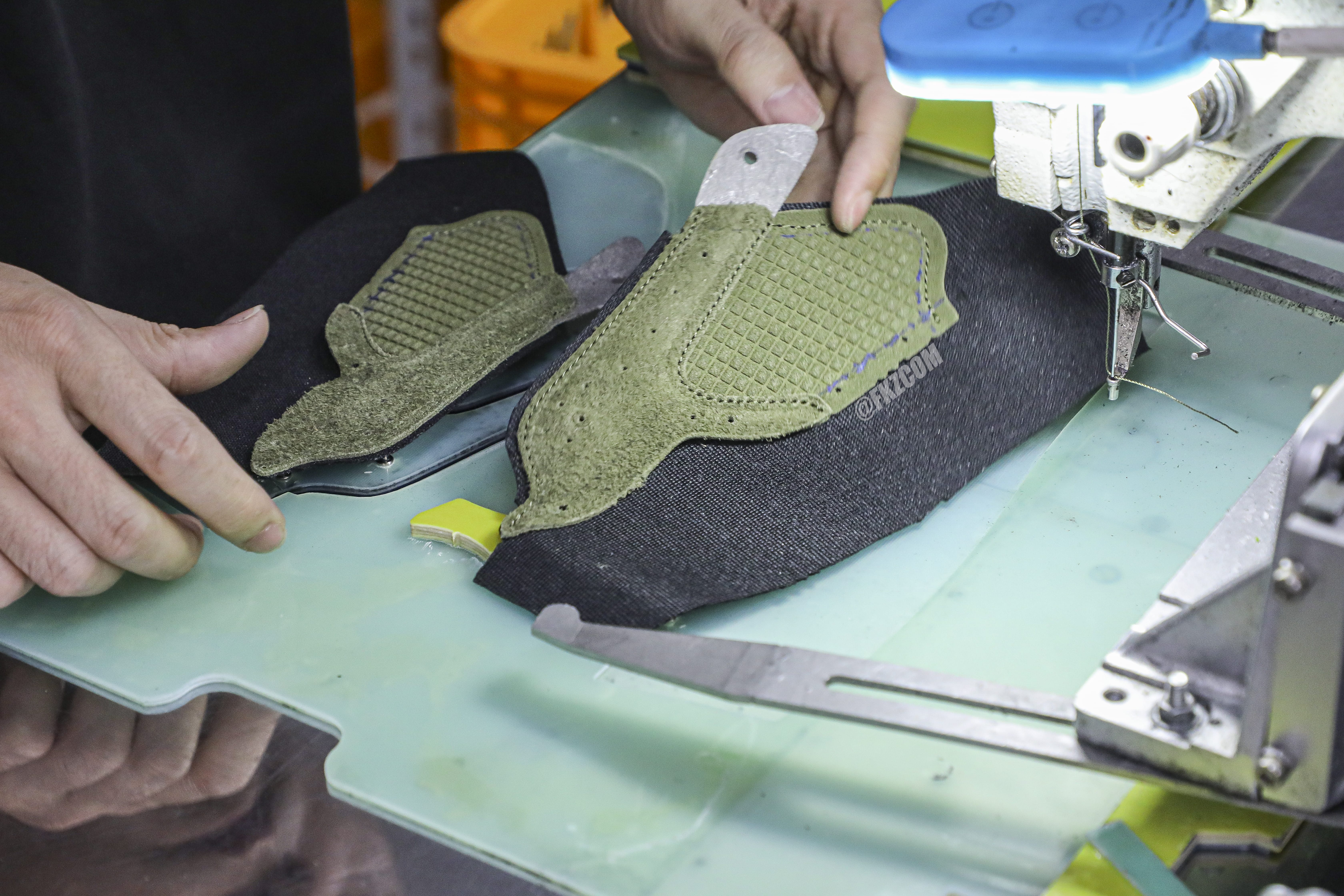 Air Jordan 4 Retro SE Craft Medium Olive (LN5 A1)