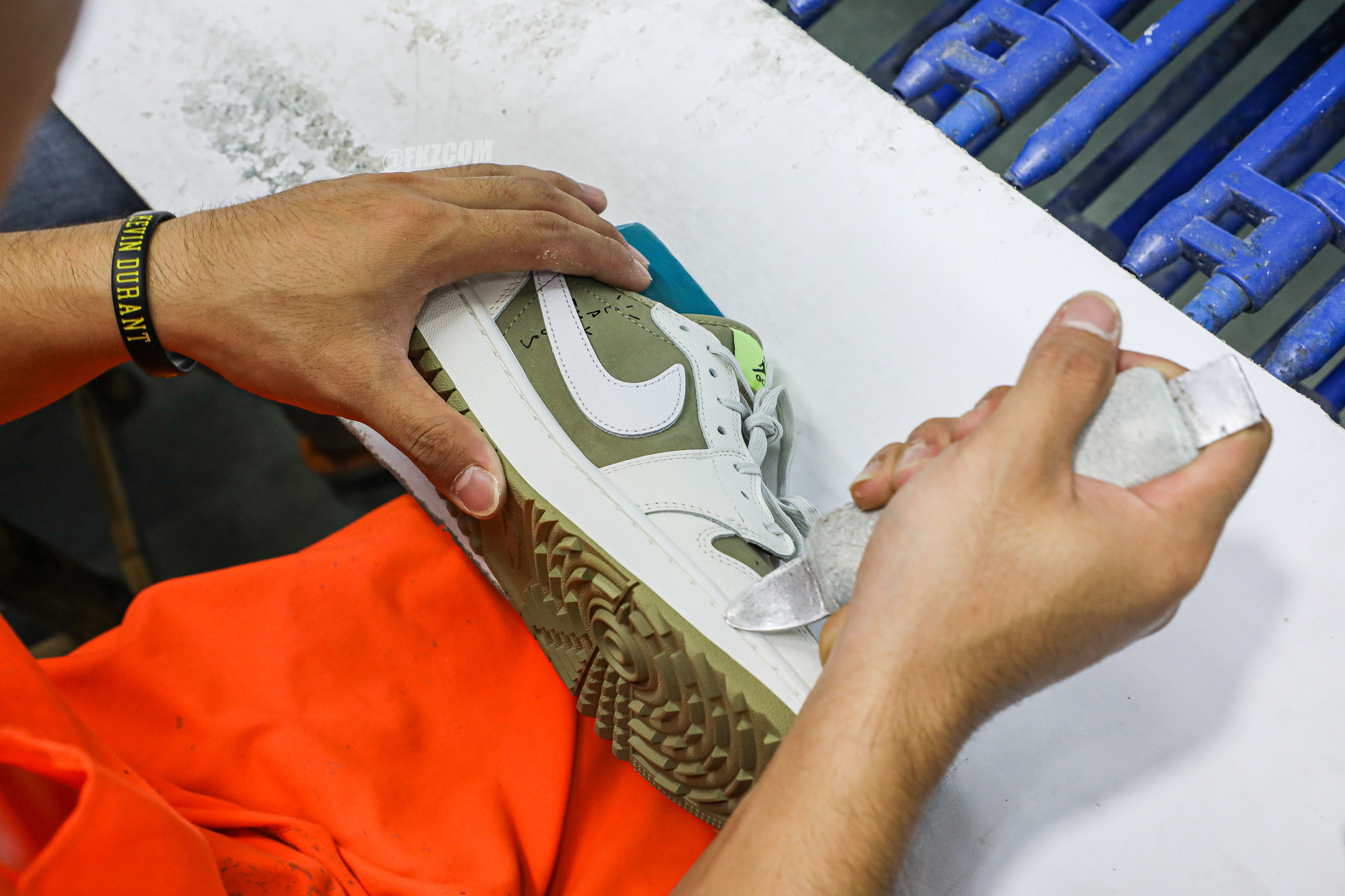 Travis Scott x Air Jordan 1 Low Golf Neutral Olive (LN5 A1)