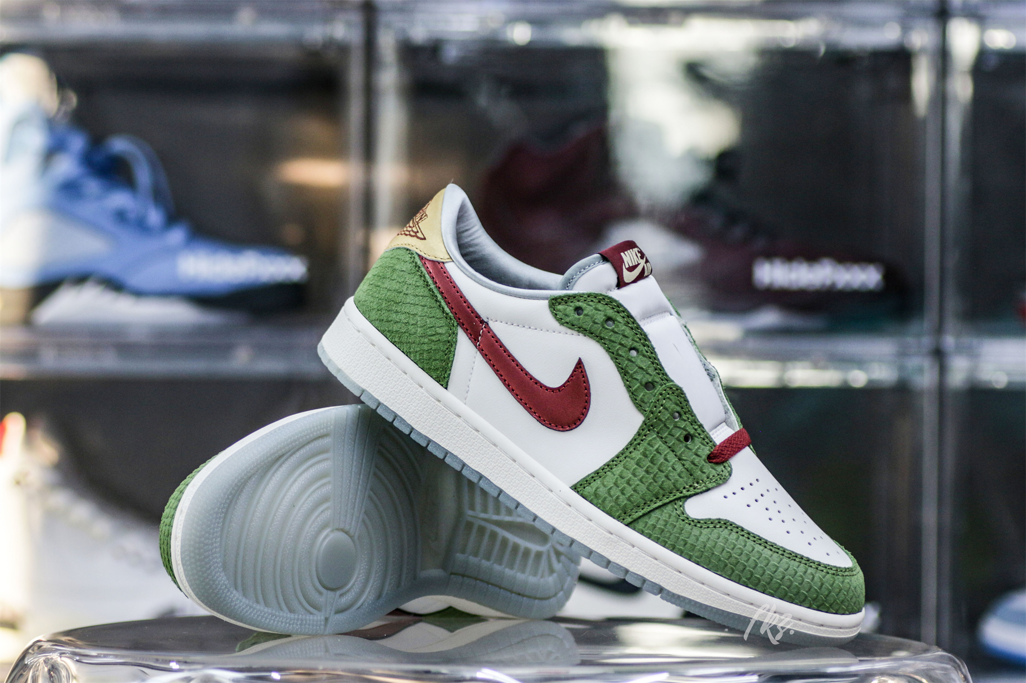 Air Jordan 1 Low OG “Year Of The Dragon ” 2024