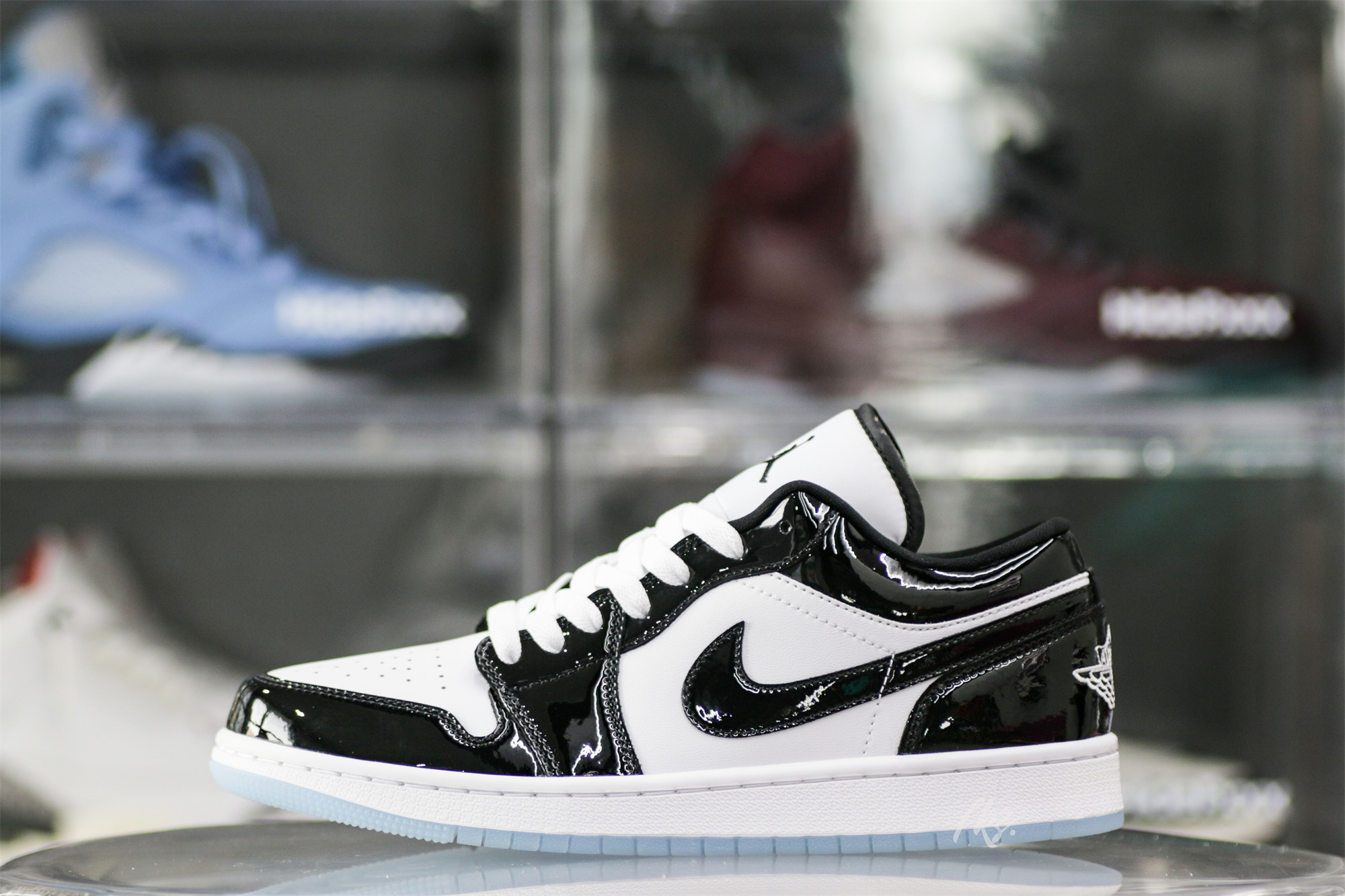 Air Jordan 1 Low SE Concord 2023