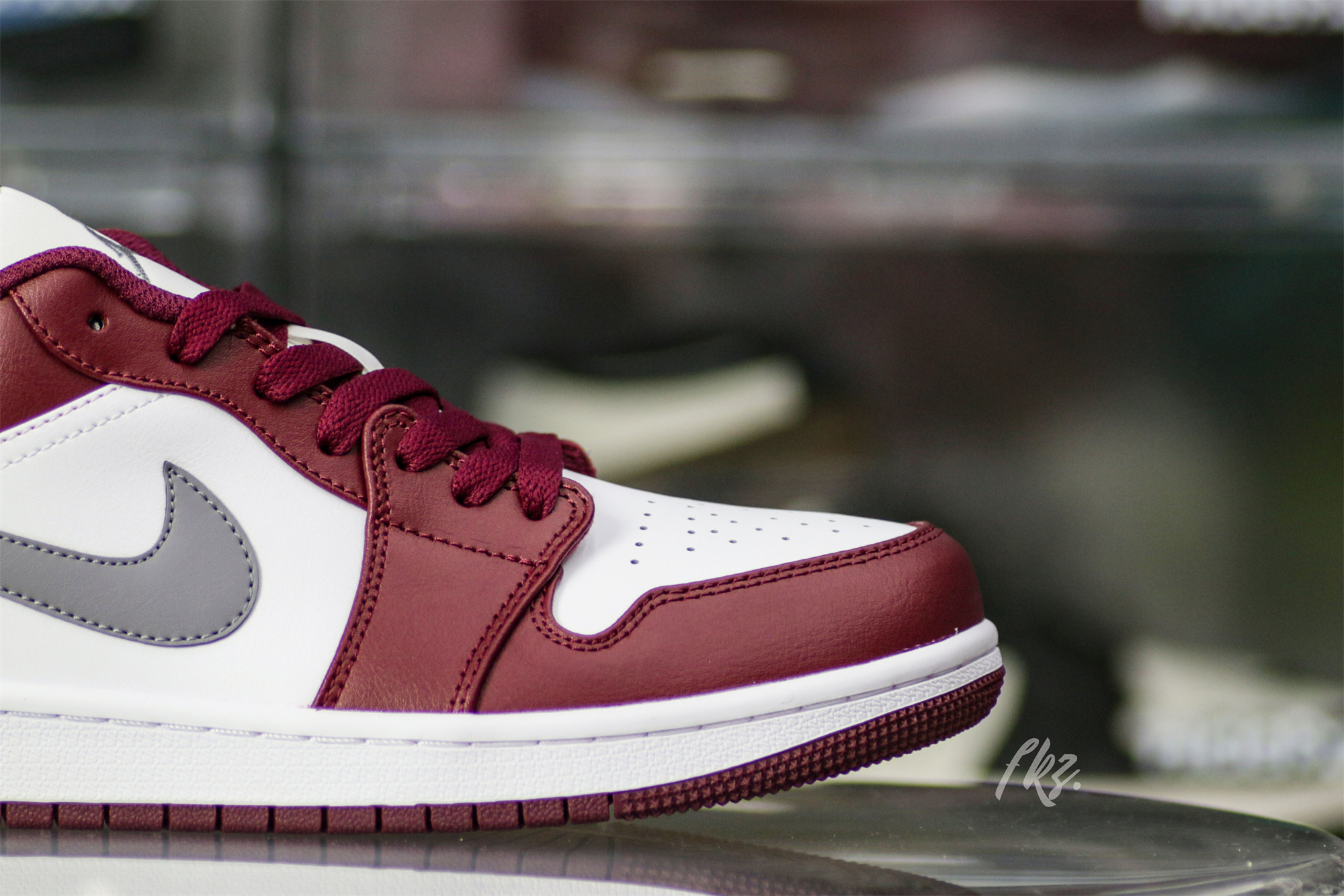 Air Jordan 1 Low Retro White Bordeaux 2022