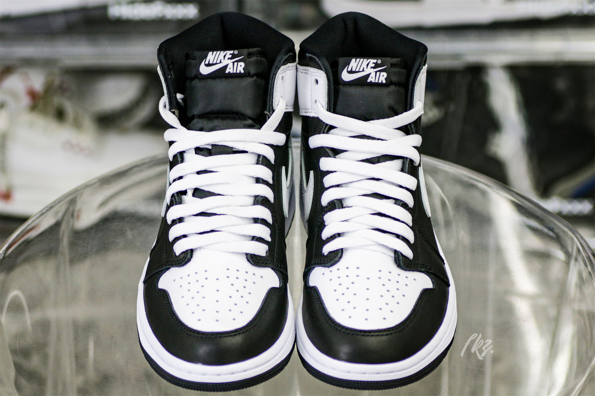 Air Jordan 1 Retro High OG Black White 2024