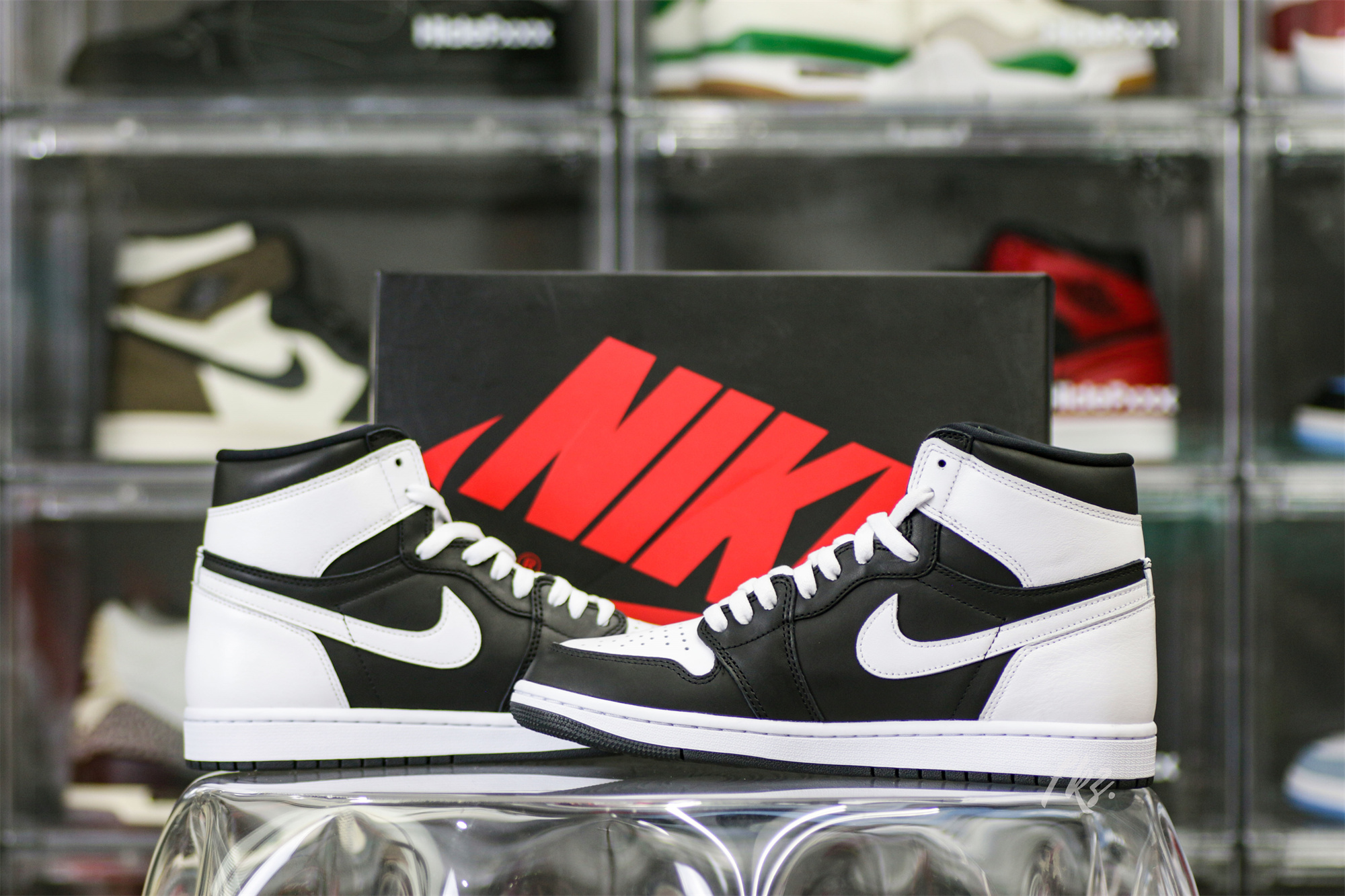 Air Jordan 1 Retro High OG Black White 2024