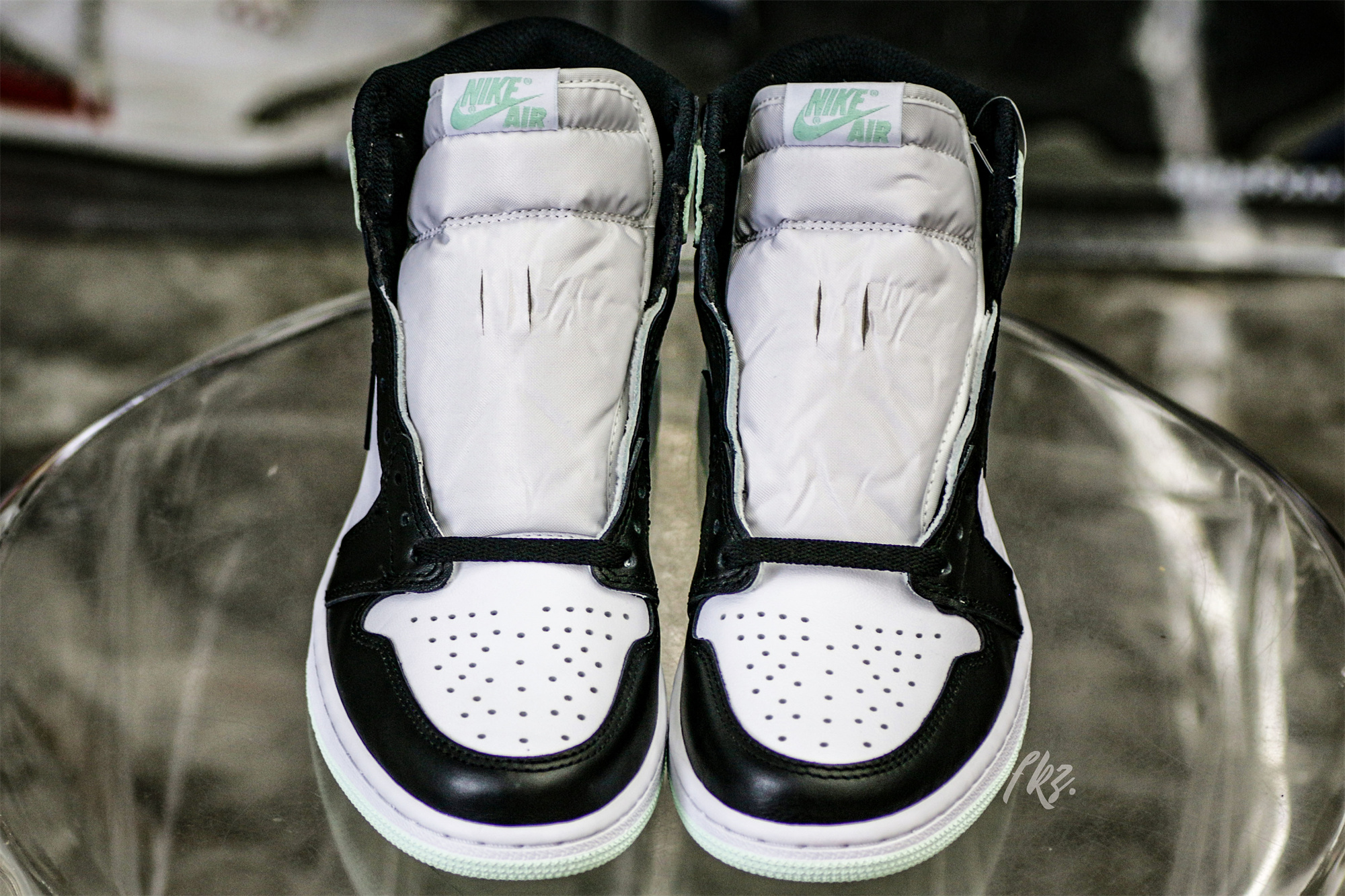 Air Jordan 1 Retro High OG NRG Igloo
