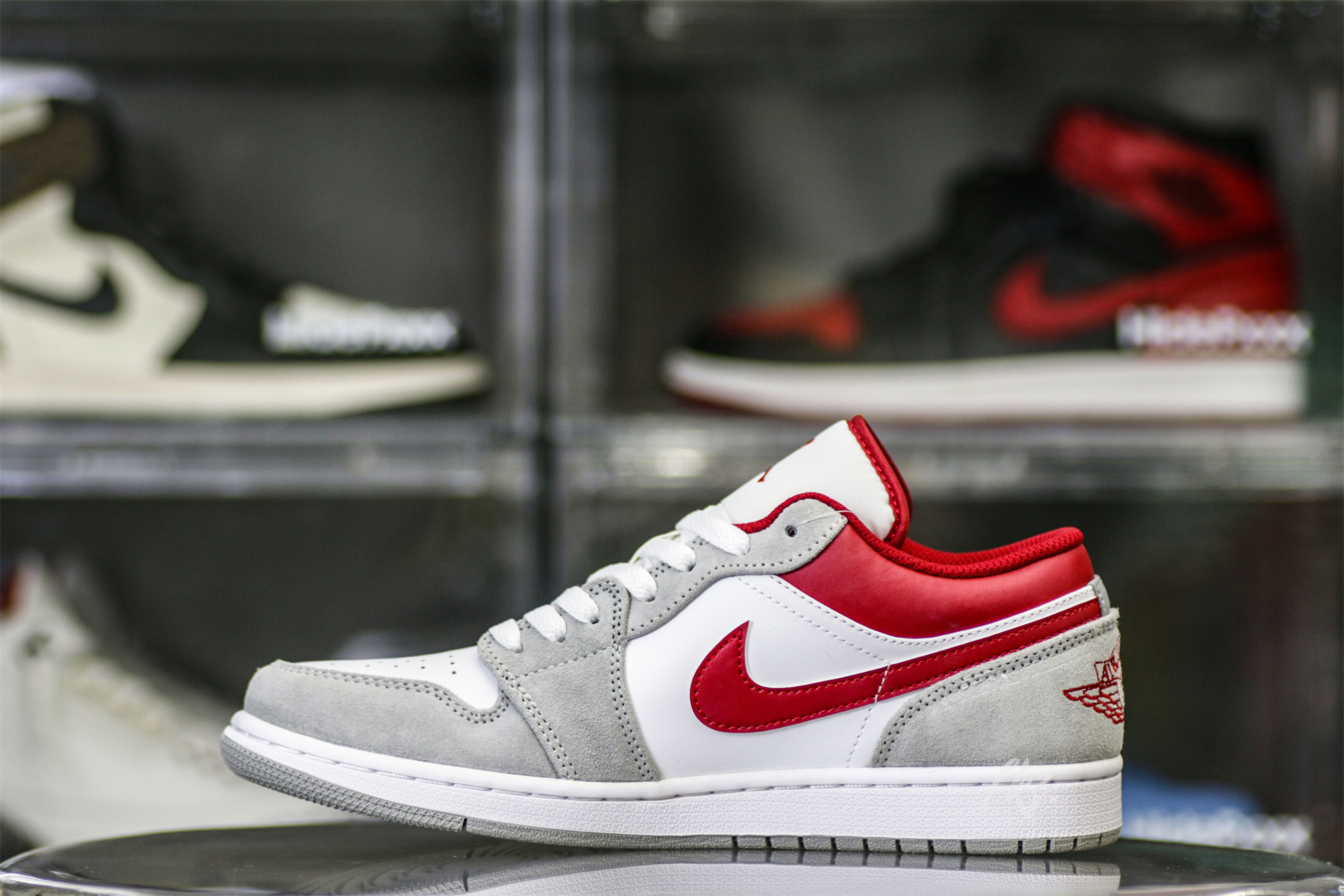 Air Jordan 1 Low SE Light Smoke Grey Gym Red