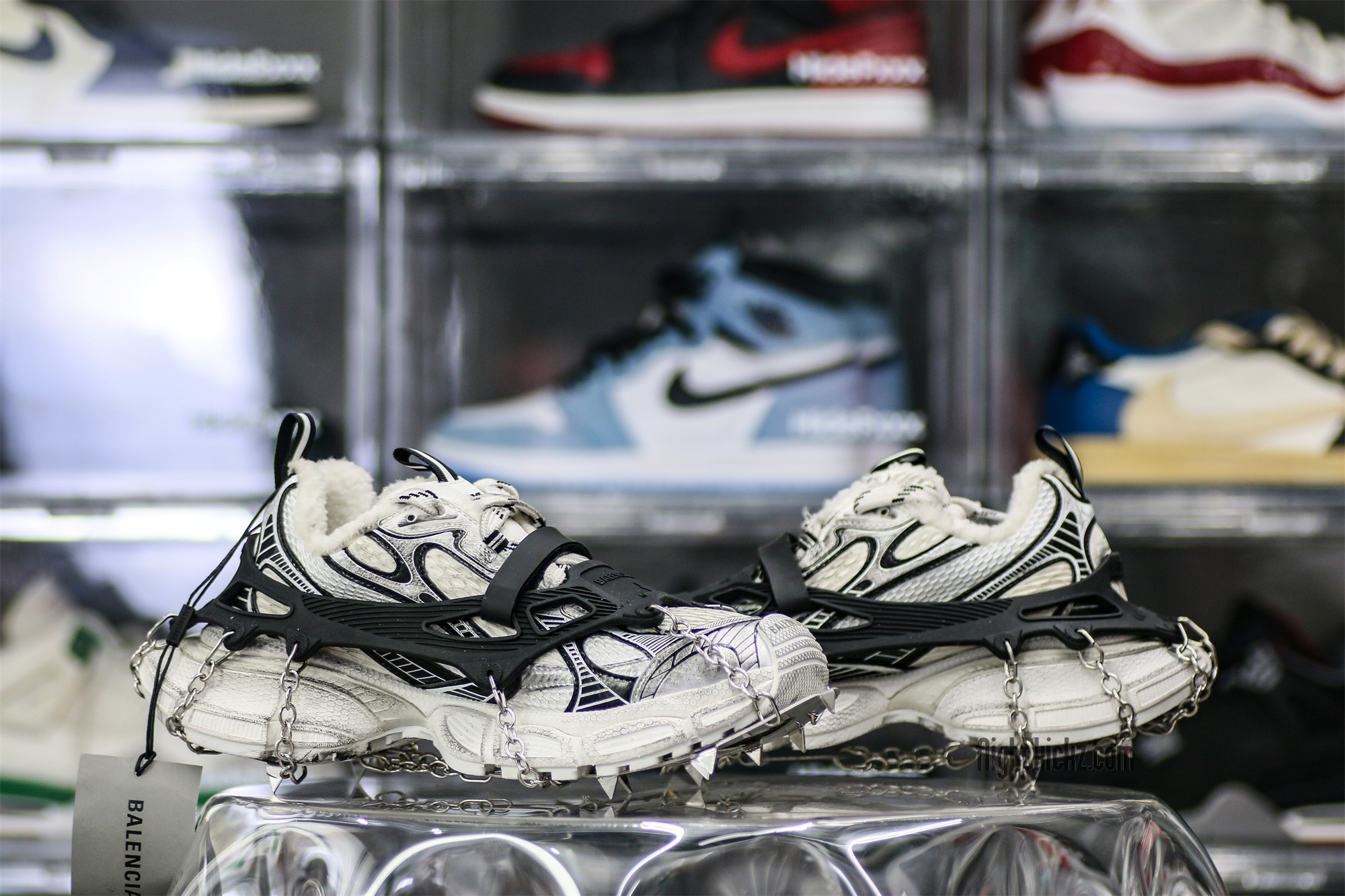 B@lenciag* 3XL Ski Sneaker in White (Removable footwear chains)