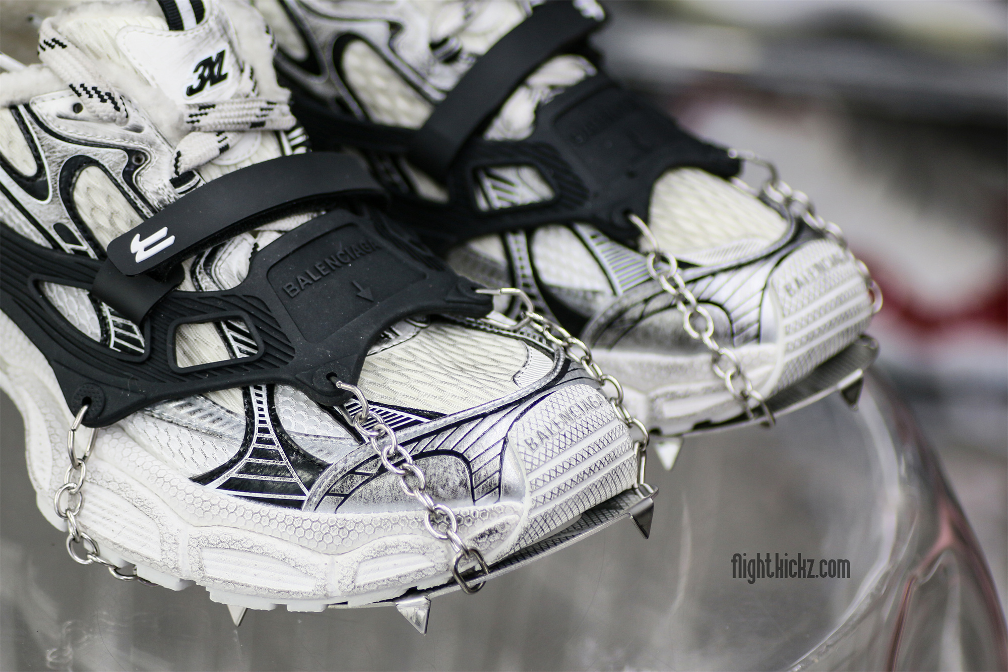 B@lenciag* 3XL Ski Sneaker in White (Removable footwear chains)