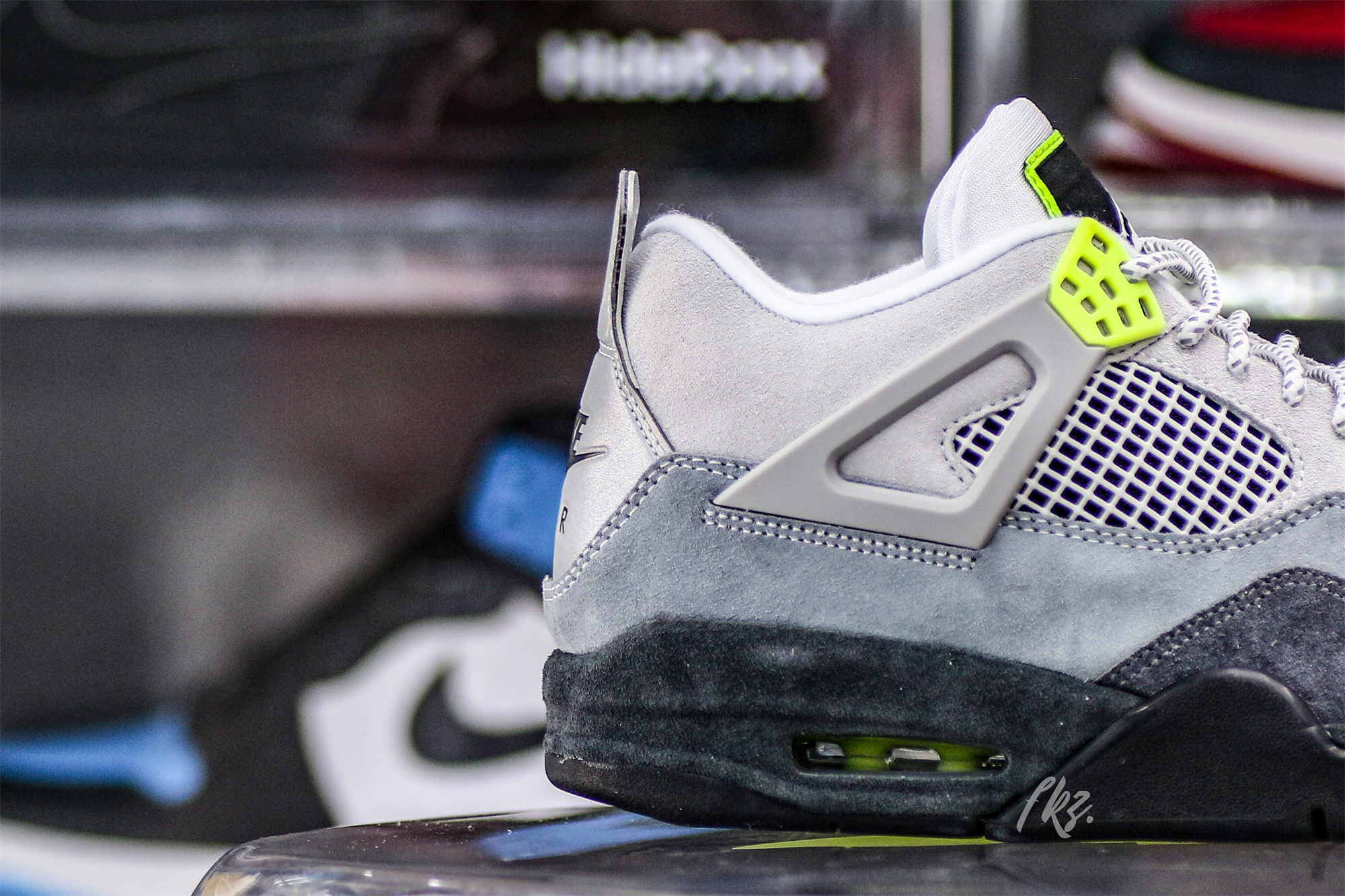 Air Jordan 4 Retro SE Neon