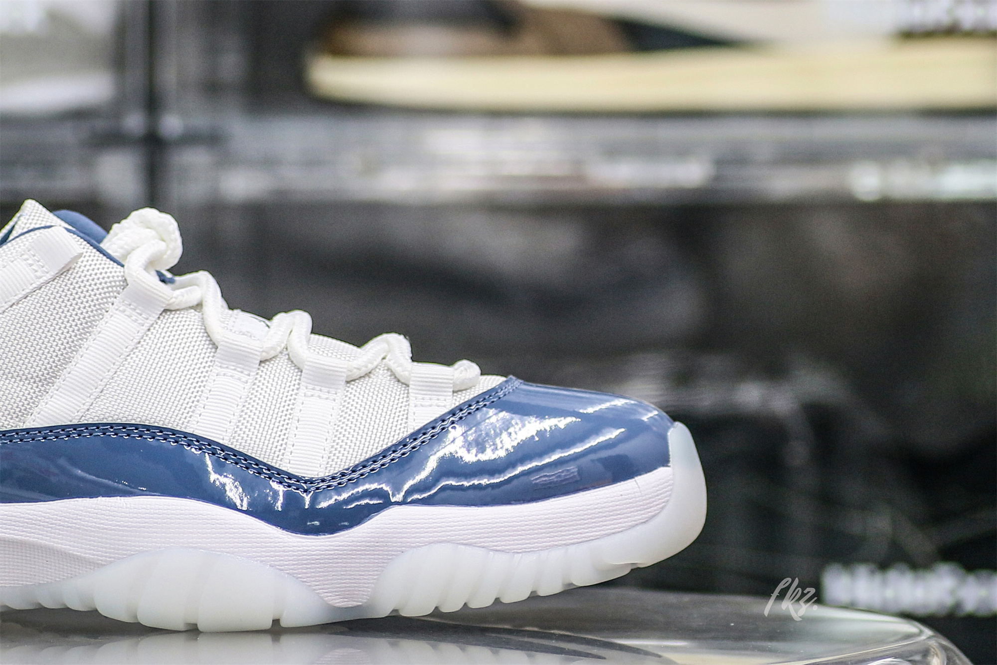 Air Jordan 11 Retro Low Midnight Navy (2024)