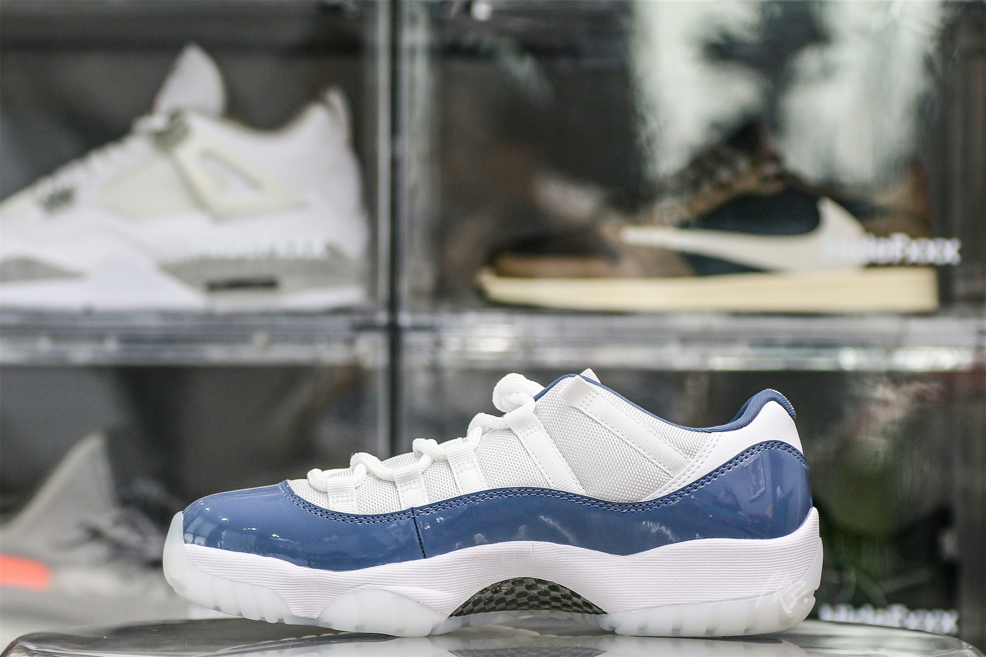 Air Jordan 11 Retro Low Midnight Navy (2024)