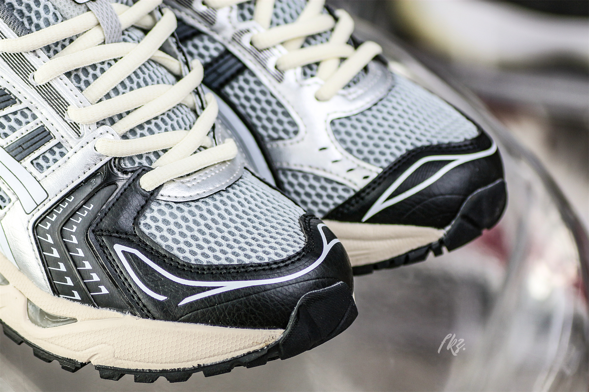 Gel Kayano 14 Black Glacier Grey Silver 2023