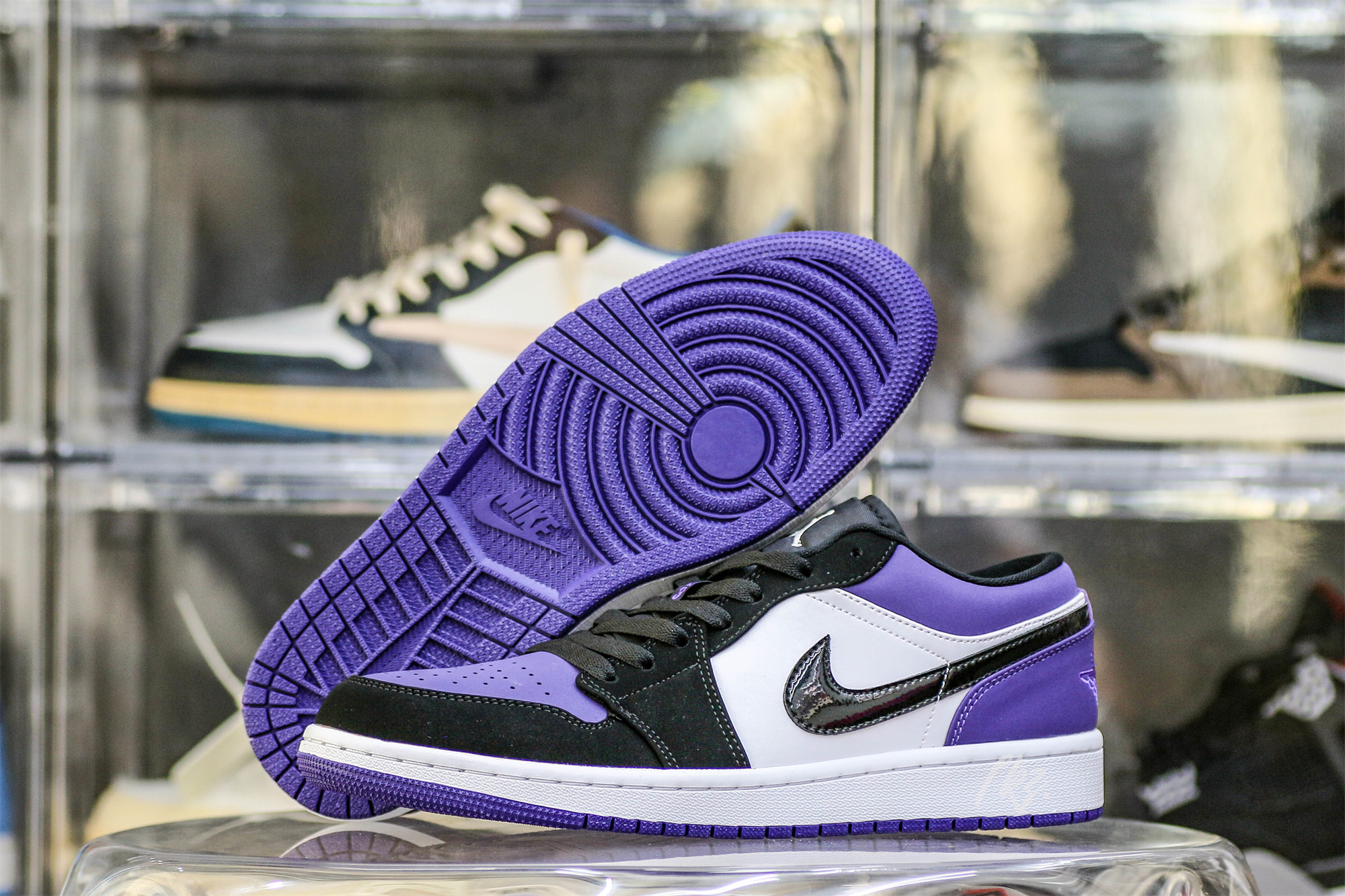 Jordan 1 Low Court Purple
