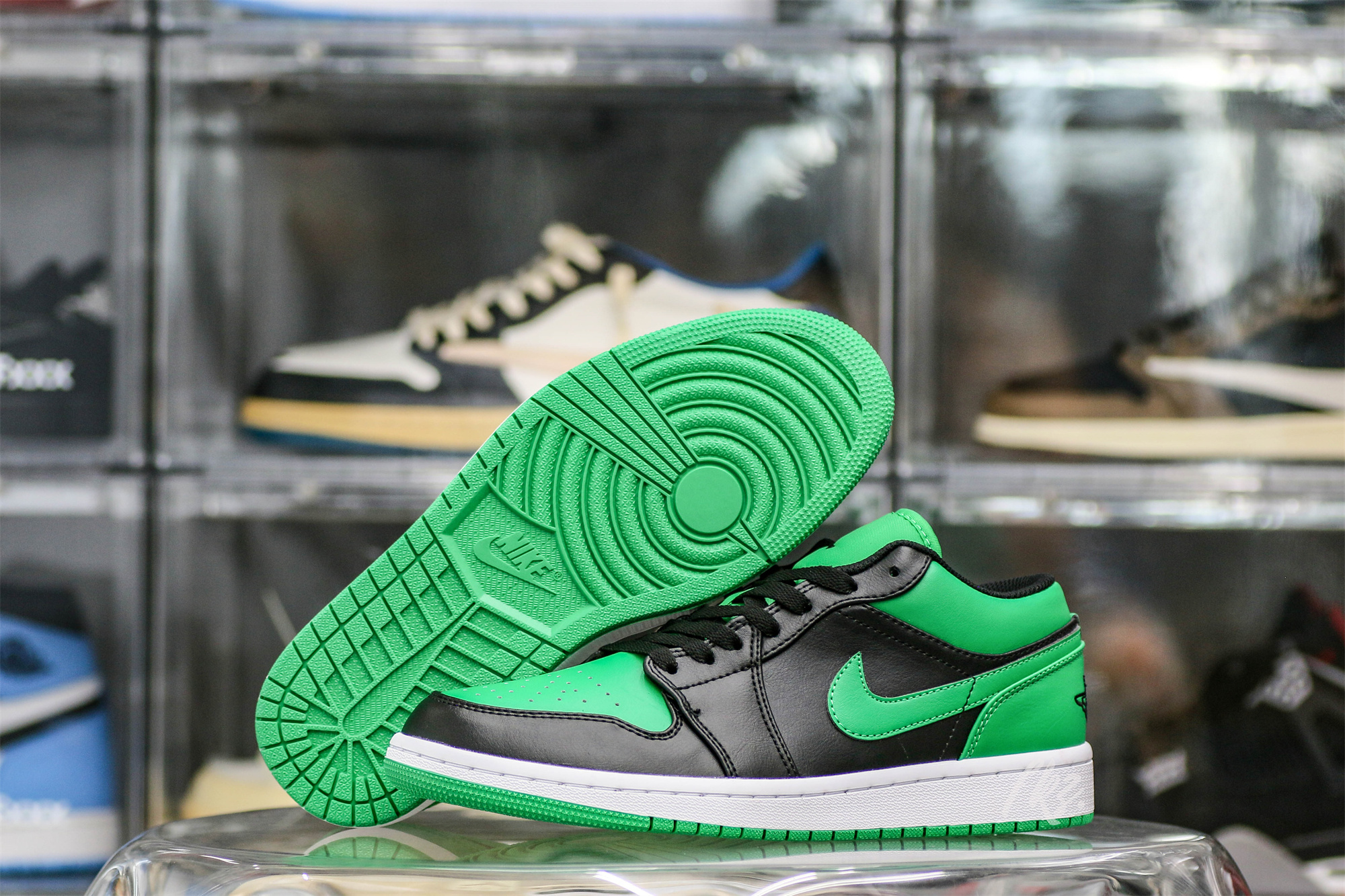 Jordan 1 Low Black Lucky Green
