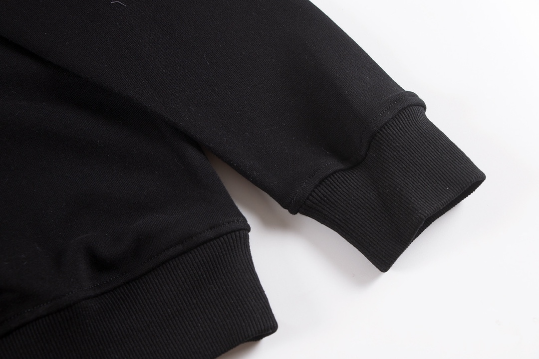 Ch*0me He**ts latest basic crewneck sweatshirt black/white