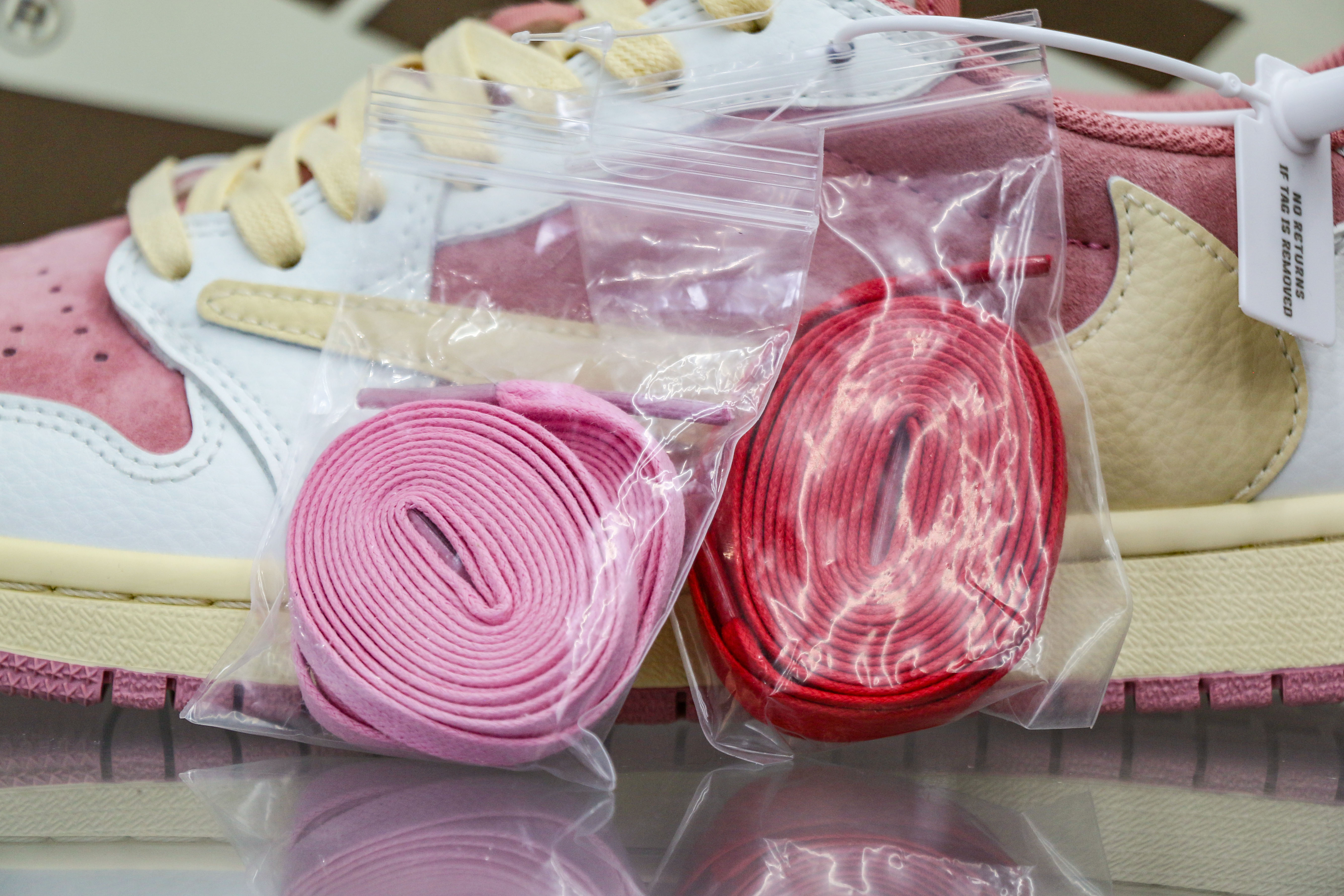 Travis Scott x Air Jordan 1 Low OG Shy Pink 2025(A2 Batch)