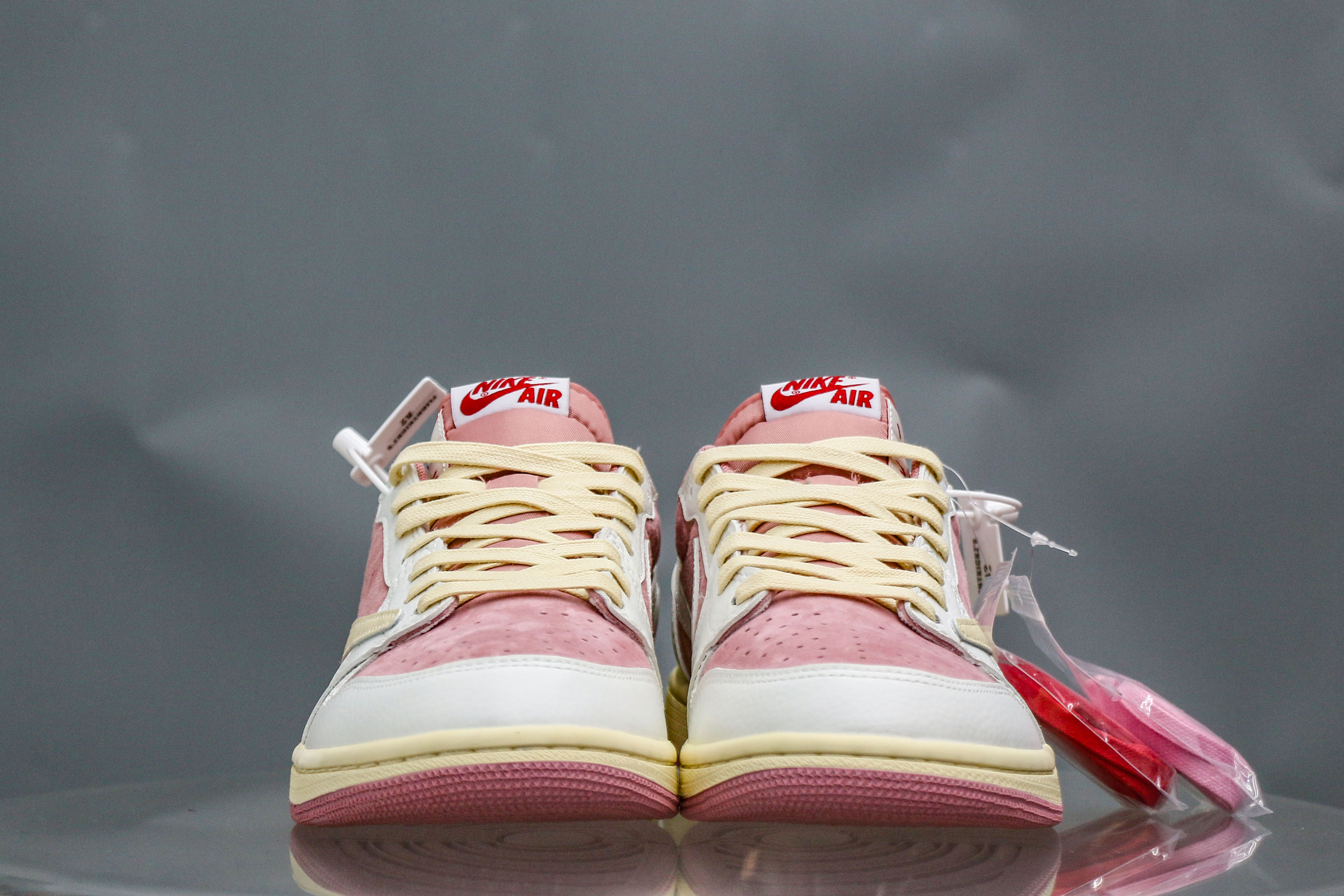 Travis Scott x Air Jordan 1 Low OG Shy Pink 2025(A2 Batch)