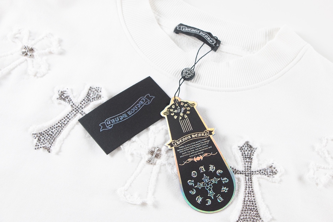 Ch*0me He**ts latest heavy-weight basic crewneck sweatshirt in white