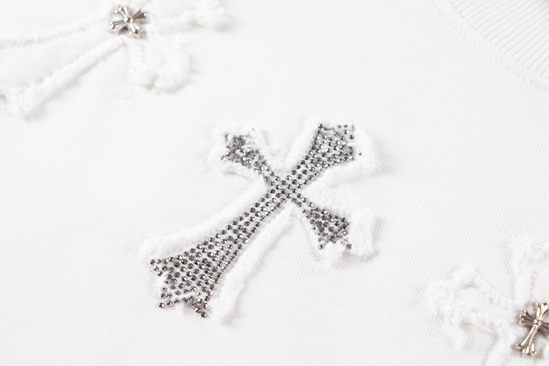 Ch*0me He**ts latest heavy-weight basic crewneck sweatshirt in white