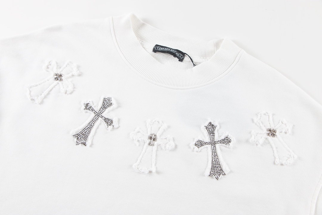 Ch*0me He**ts latest heavy-weight basic crewneck sweatshirt in white