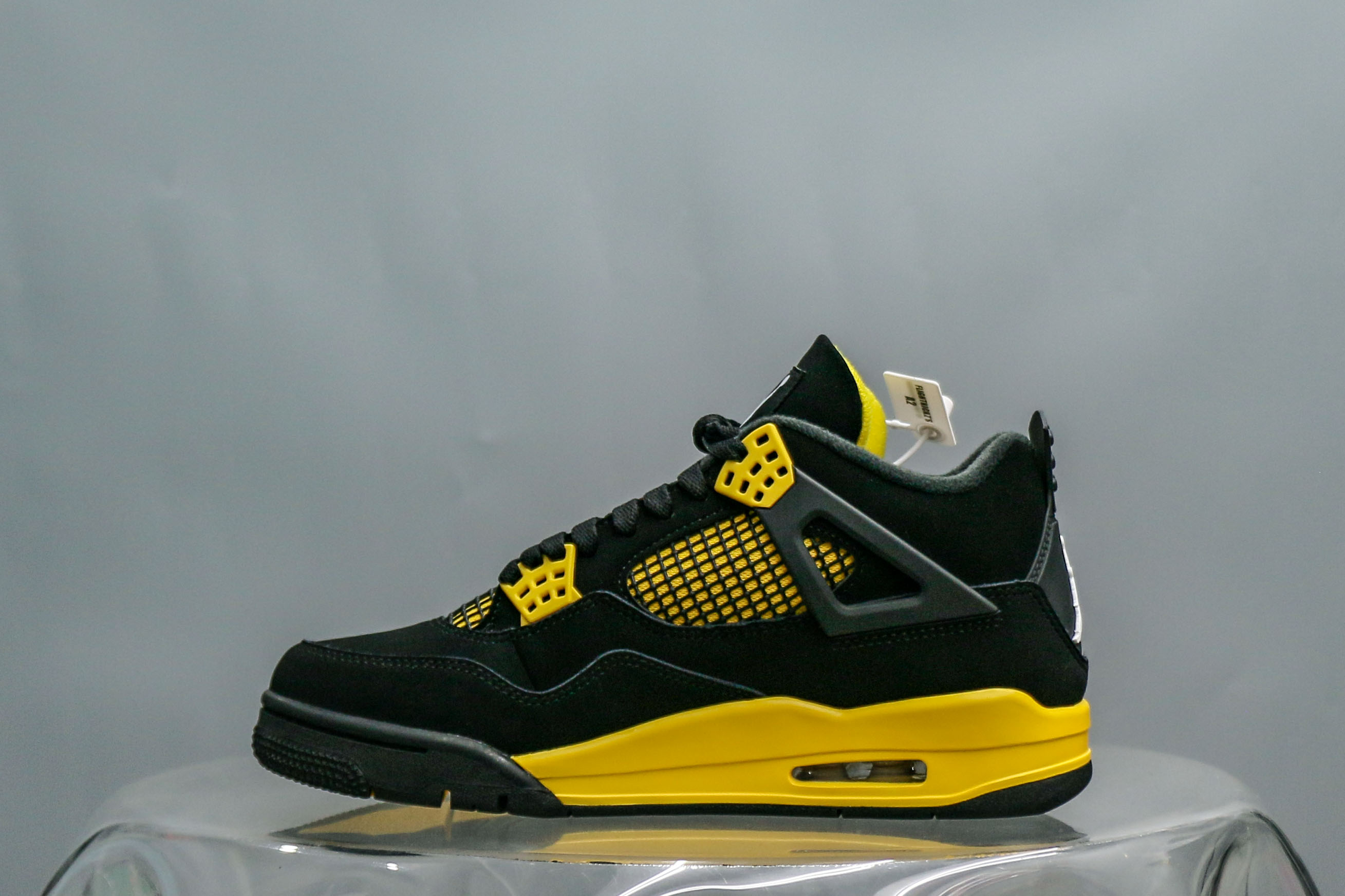 Jordan 4 Retro Thunder (2023) (A2 Batch)