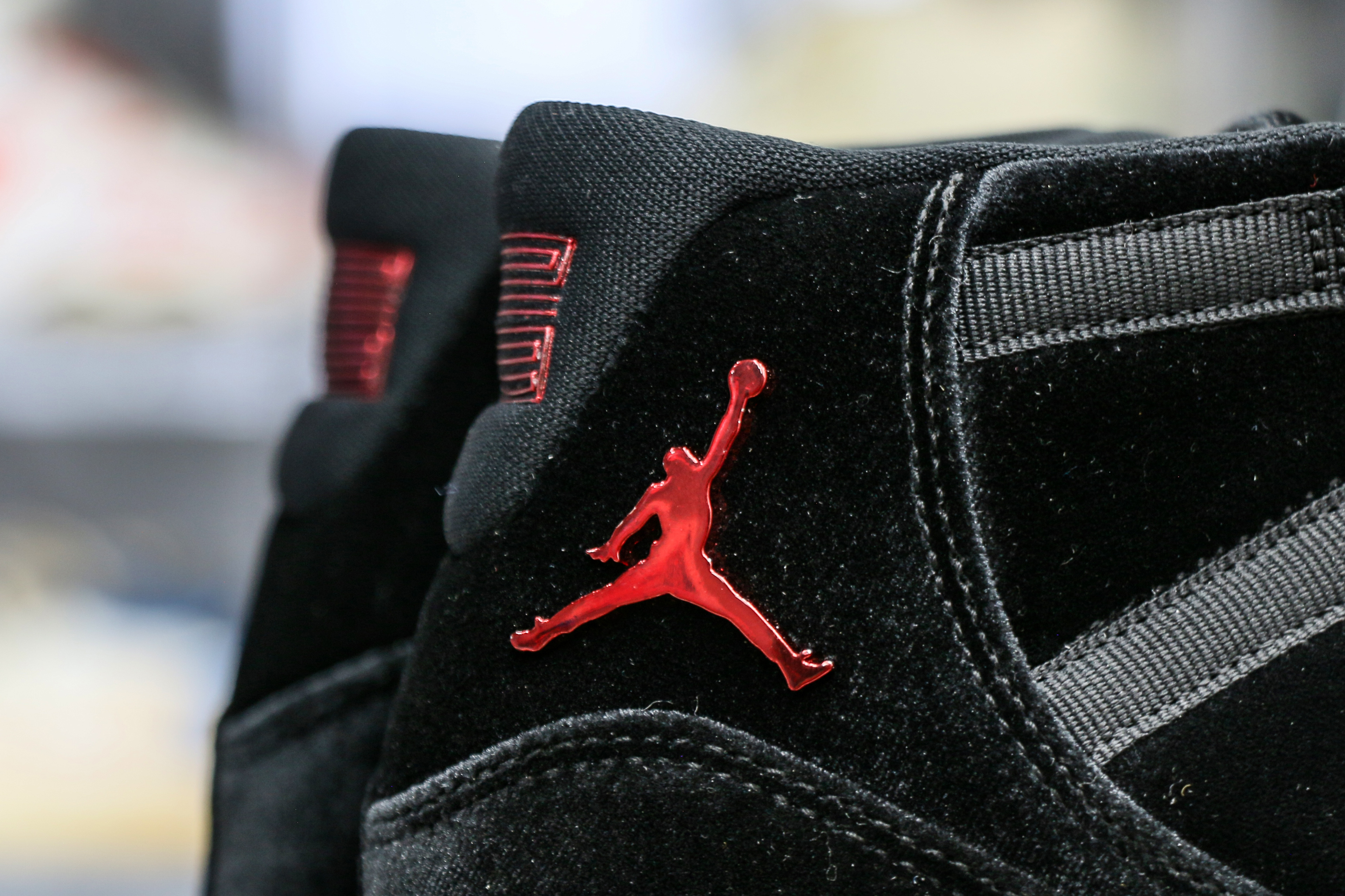 Wmns Jordan 11 Retro Bred Velvet (Ln5 A1)